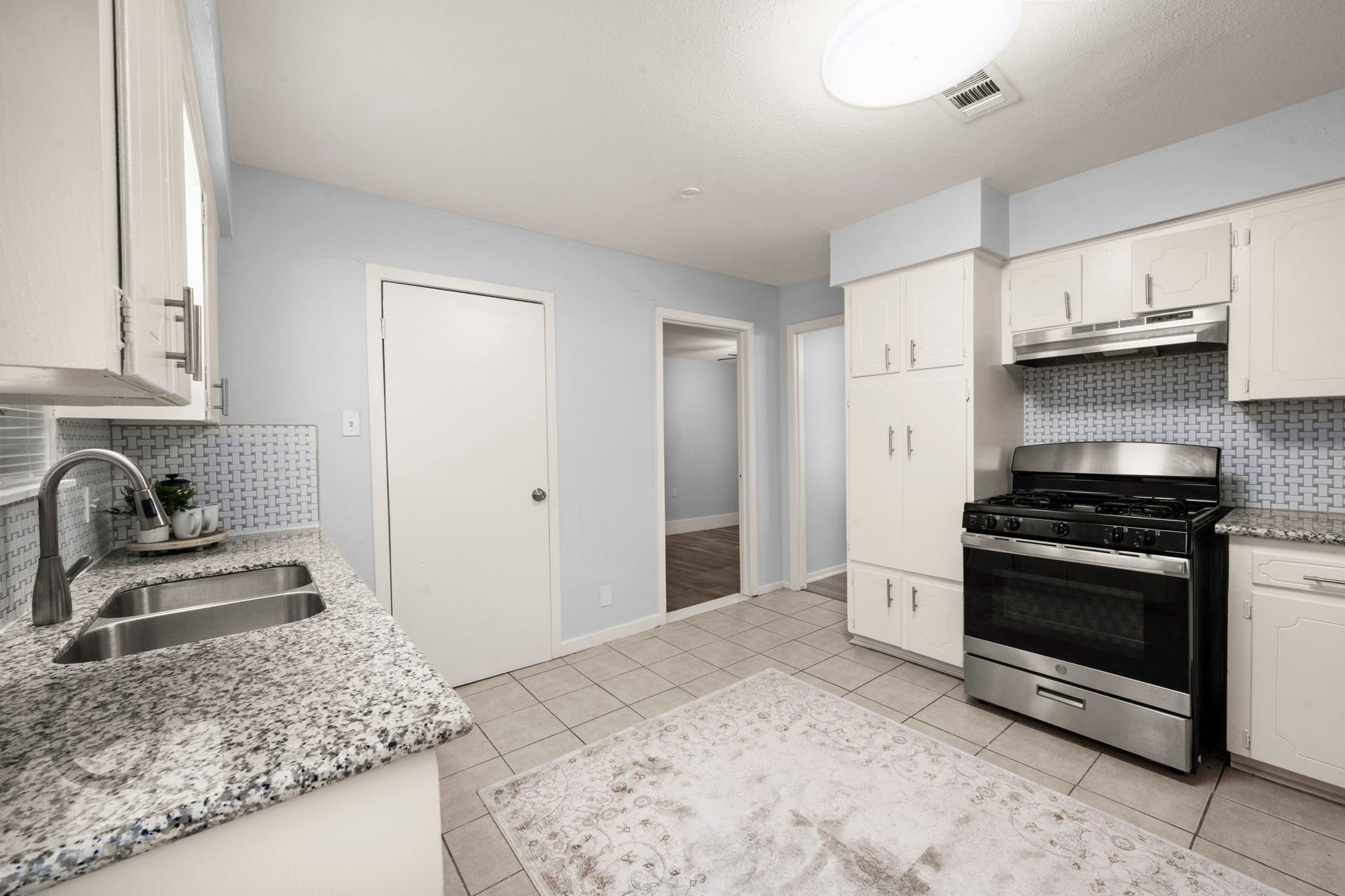 4326 Akard Street, Houston, TX 77047 4326 Akard Street, Houston, TX 77047