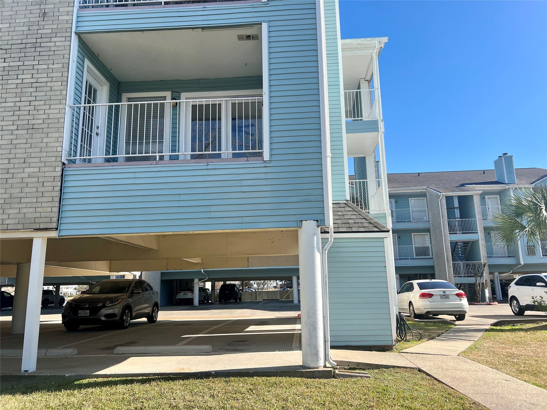 18617 Egret Bay Boulevard, #1001, Webster, TX 77058 Corner unit on first floor above parking