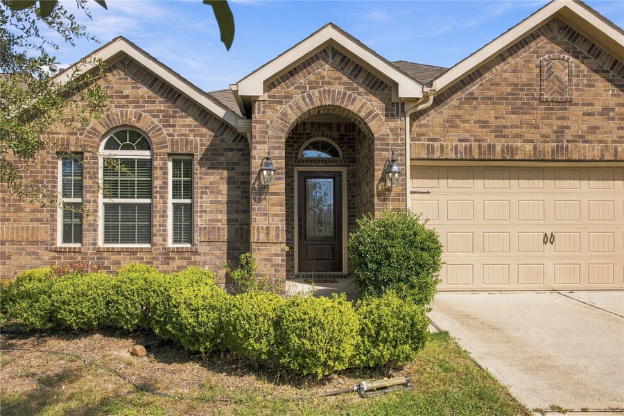 Property photo for 2229 Maple Point Drive N, Conroe, TX