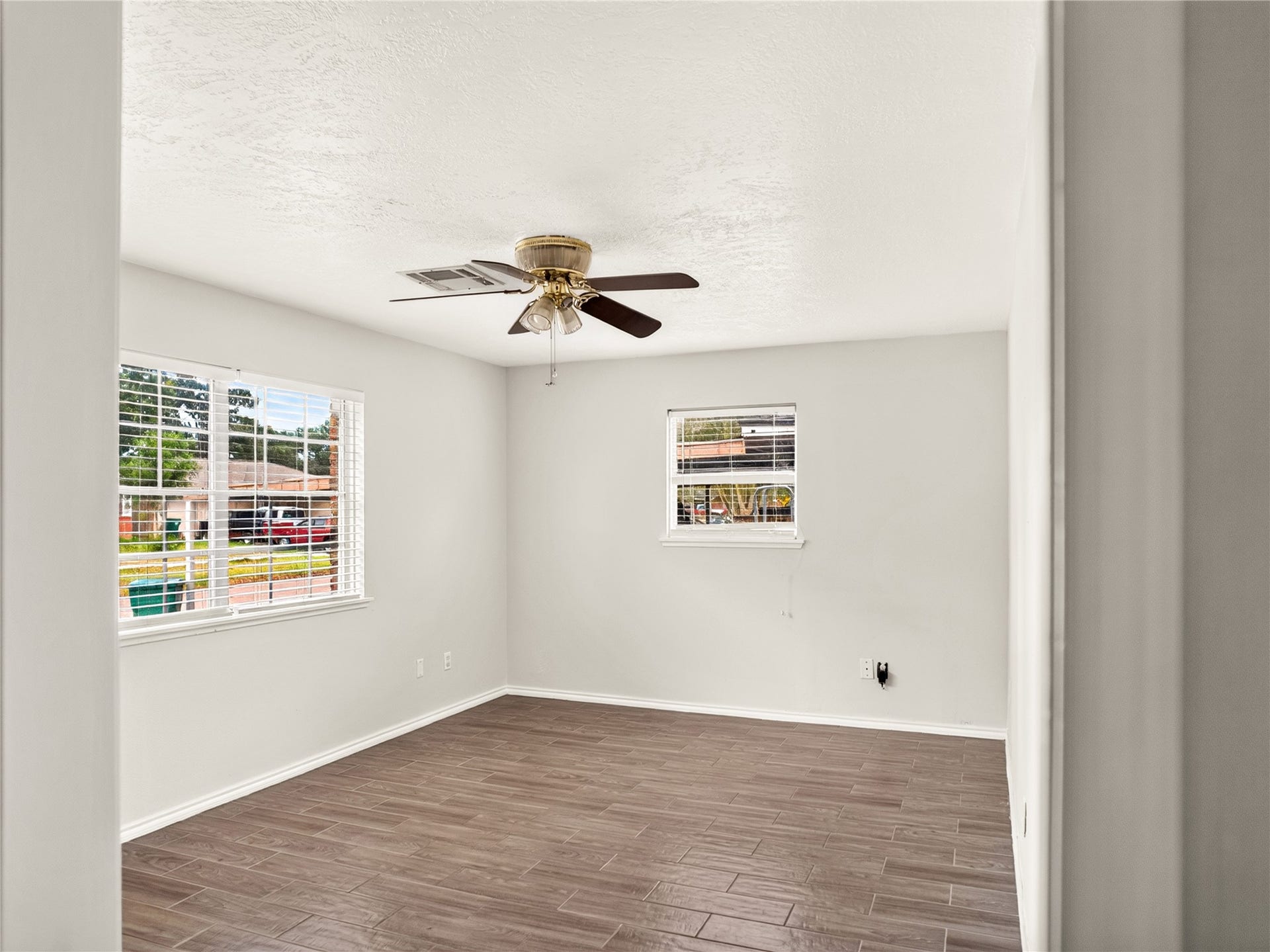 2408 Blueberry Lane, Pasadena, TX 77502 Additional view of the living area