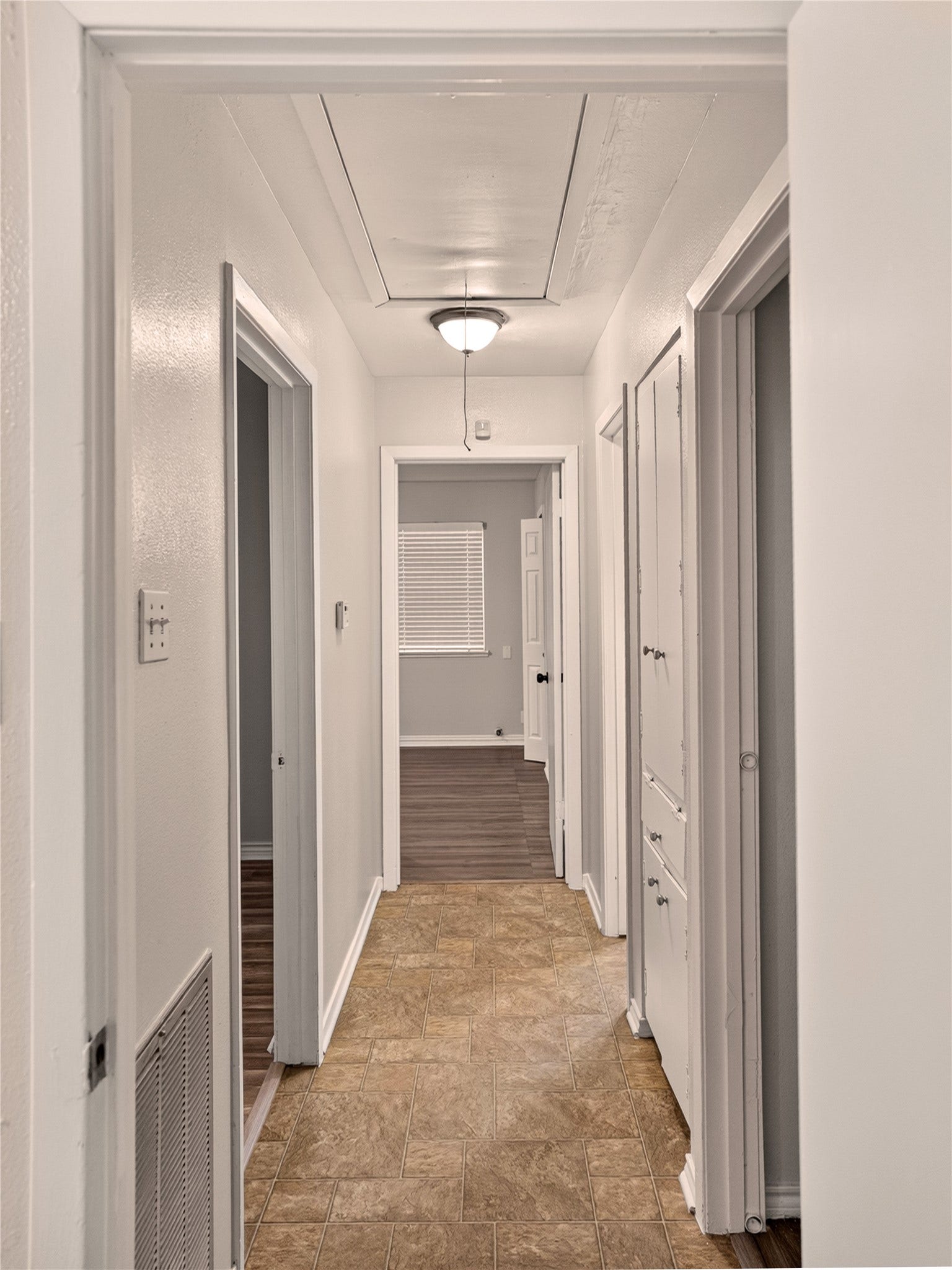 2408 Blueberry Lane, Pasadena, TX 77502 Hallway