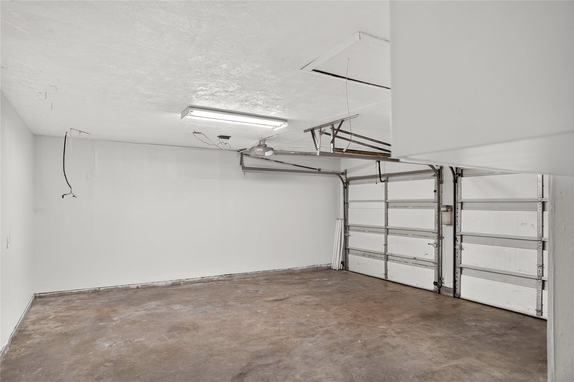 2408 Blueberry Lane, Pasadena, TX 77502 2 Car Garage