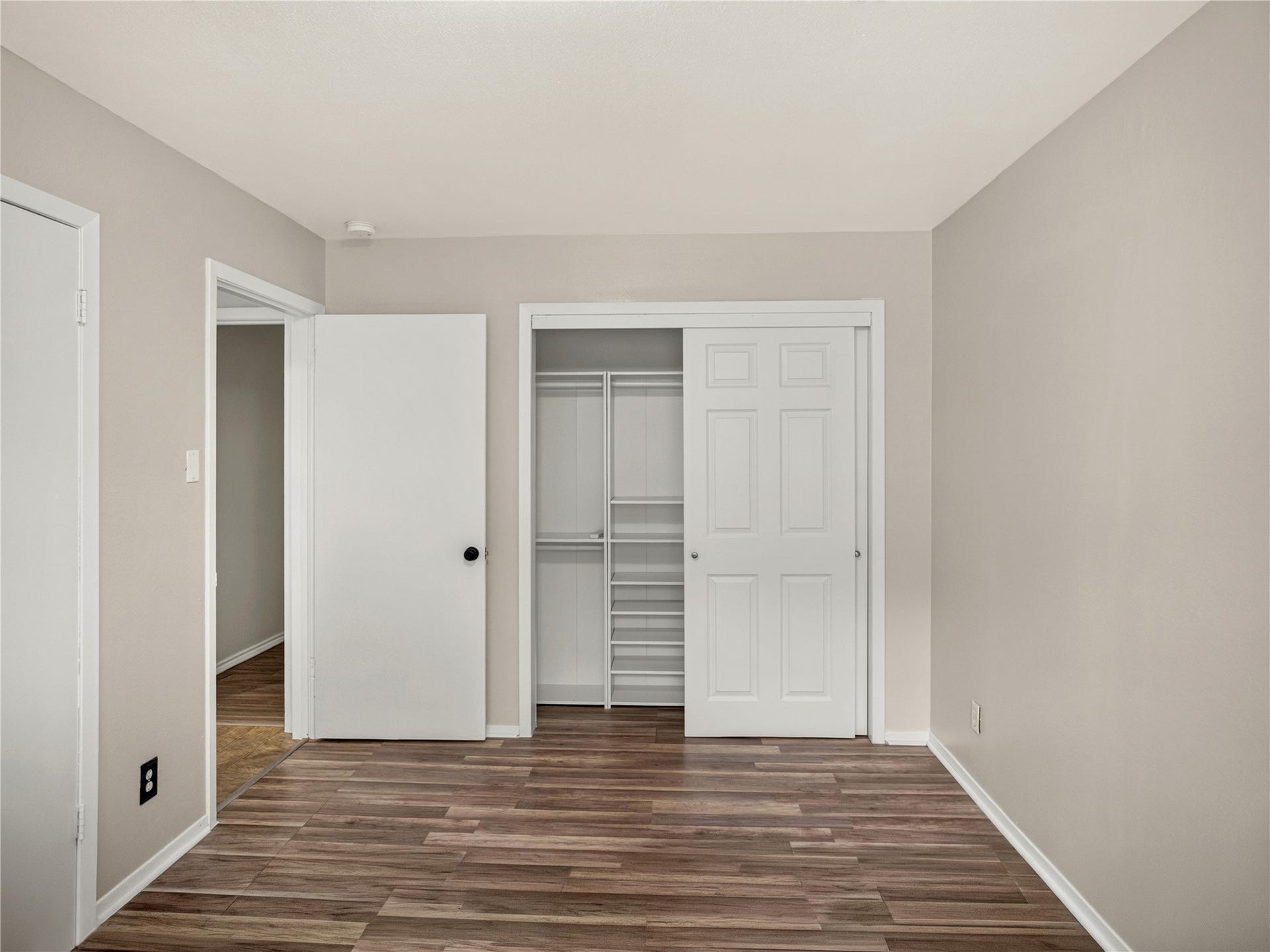 2408 Blueberry Lane, Pasadena, TX 77502 Additional view of the primary bedroom