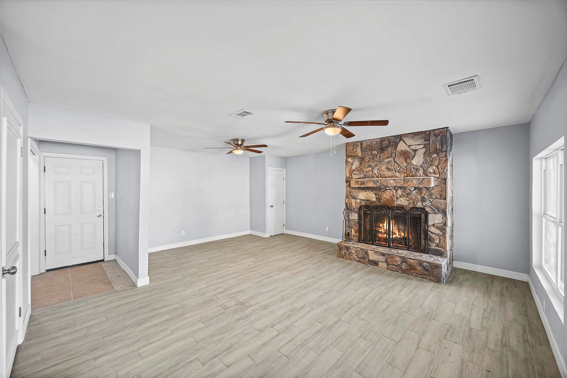 5507 Bertellis Lane, Houston, TX 77091 living room