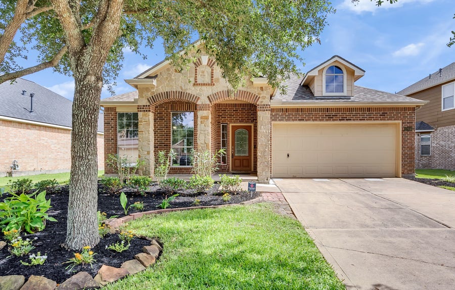 Property photo for 12916 Southern Valley Drive, Pearland, TX
