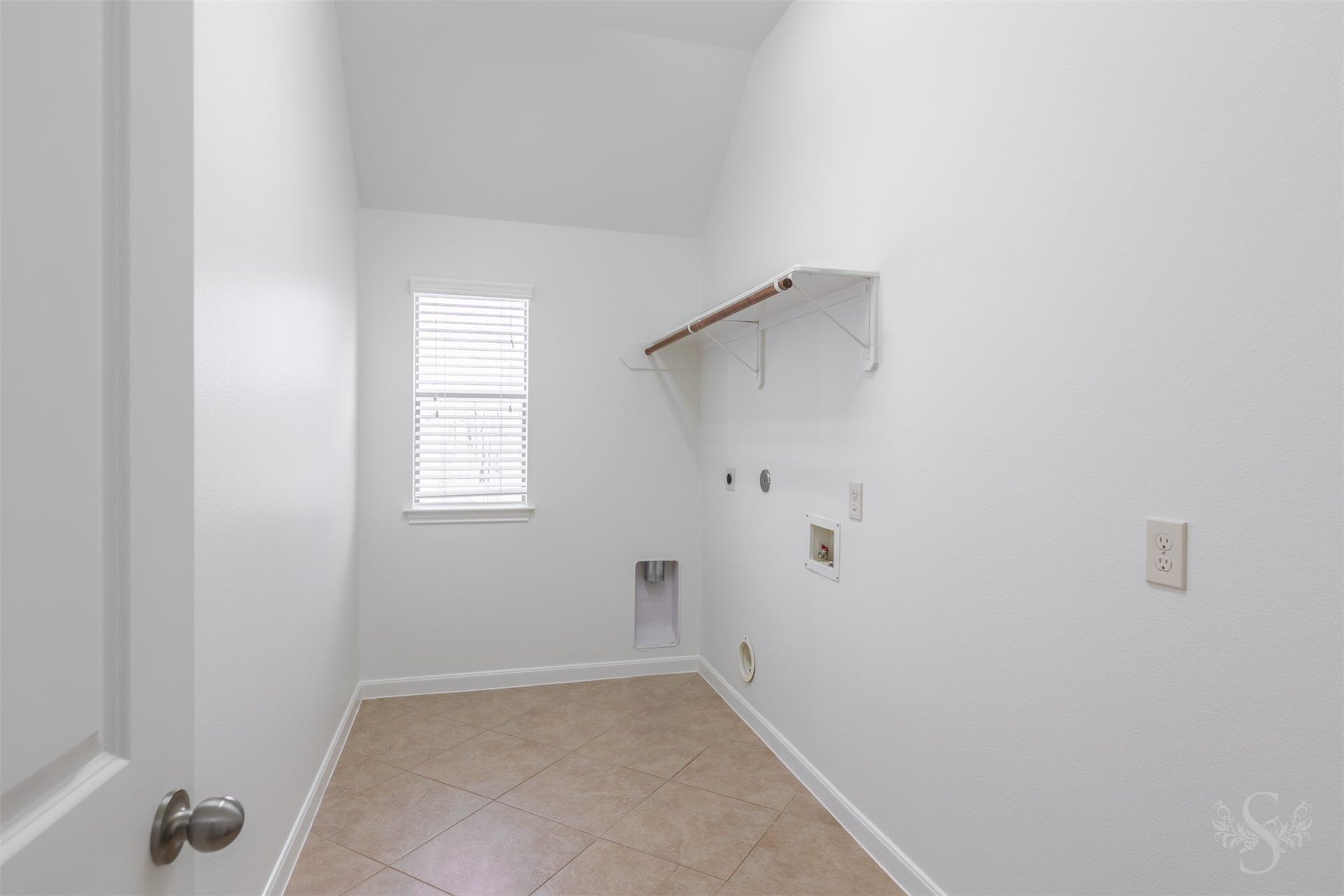 28015 Barberry Banks Lane, Fulshear, TX 77441 The spacious laundry room offers upper hanging space and room for full-size appliances, making everyday tasks simple and organized. Neutral finishes and a dedicated utility area add convenience to the homes thoughtful layout.