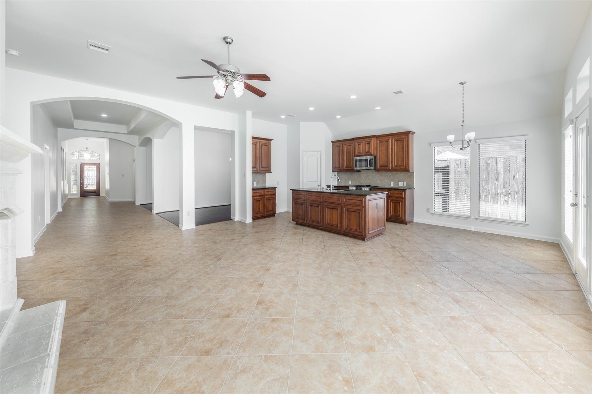 28015 Barberry Banks Lane, Fulshear, TX 77441 The spacious family room offers an inviting setting for relaxing or gathering, with open sightlines, recessed lighting and graceful archways enhance the homes airy, connected design.