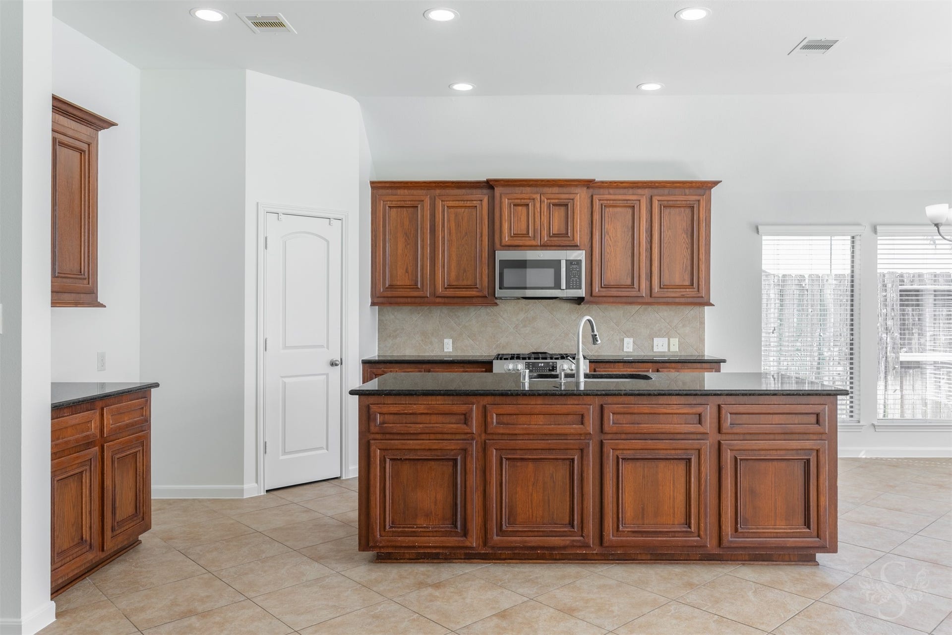 28015 Barberry Banks Lane, Fulshear, TX 77441 Chefs kitchen showcases gorgeous granite counters and island, stainless steel appliances and an abundance of cabinets for your storage needs.