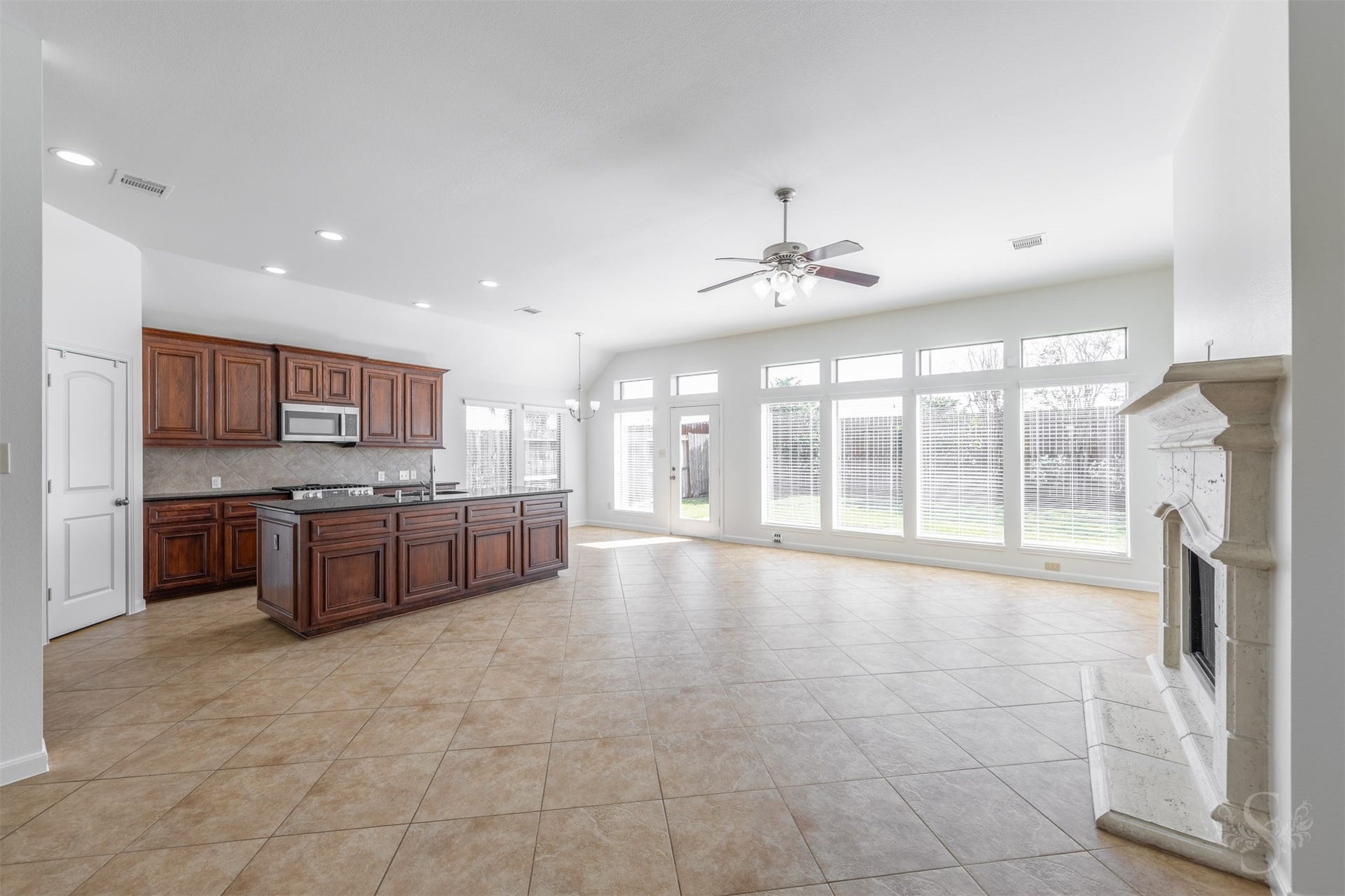 28015 Barberry Banks Lane, Fulshear, TX 77441 The spacious open-concept family room is filled with natural light from a wall of windows and features a beautiful fireplace that creates a warm, inviting focal point. Neutral finishes, soaring ceilings and seamless flow into the kitchen and breakfast areas make this space ideal for both relaxing and entertaining.