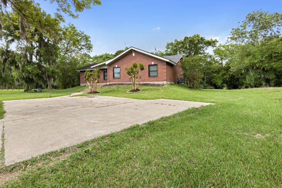 Property photo for 5366 Appleblossom Lane, Friendswood, TX