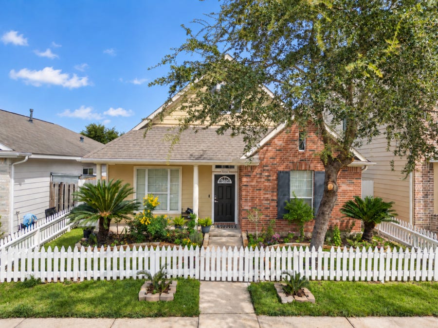 Property photo for 7230 Autumn Sun Drive, Houston, TX
