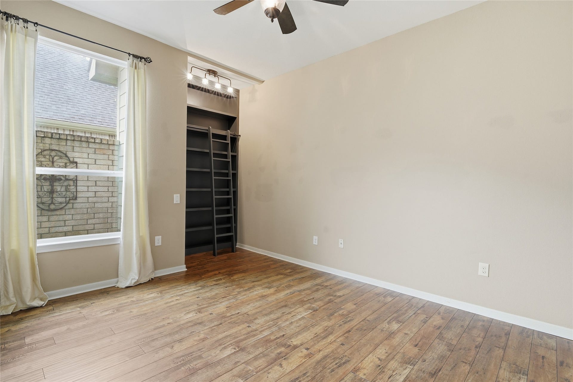 2419 S Venice Drive, Pearland, TX 77581 2419 S Venice Drive, Pearland, TX 77581