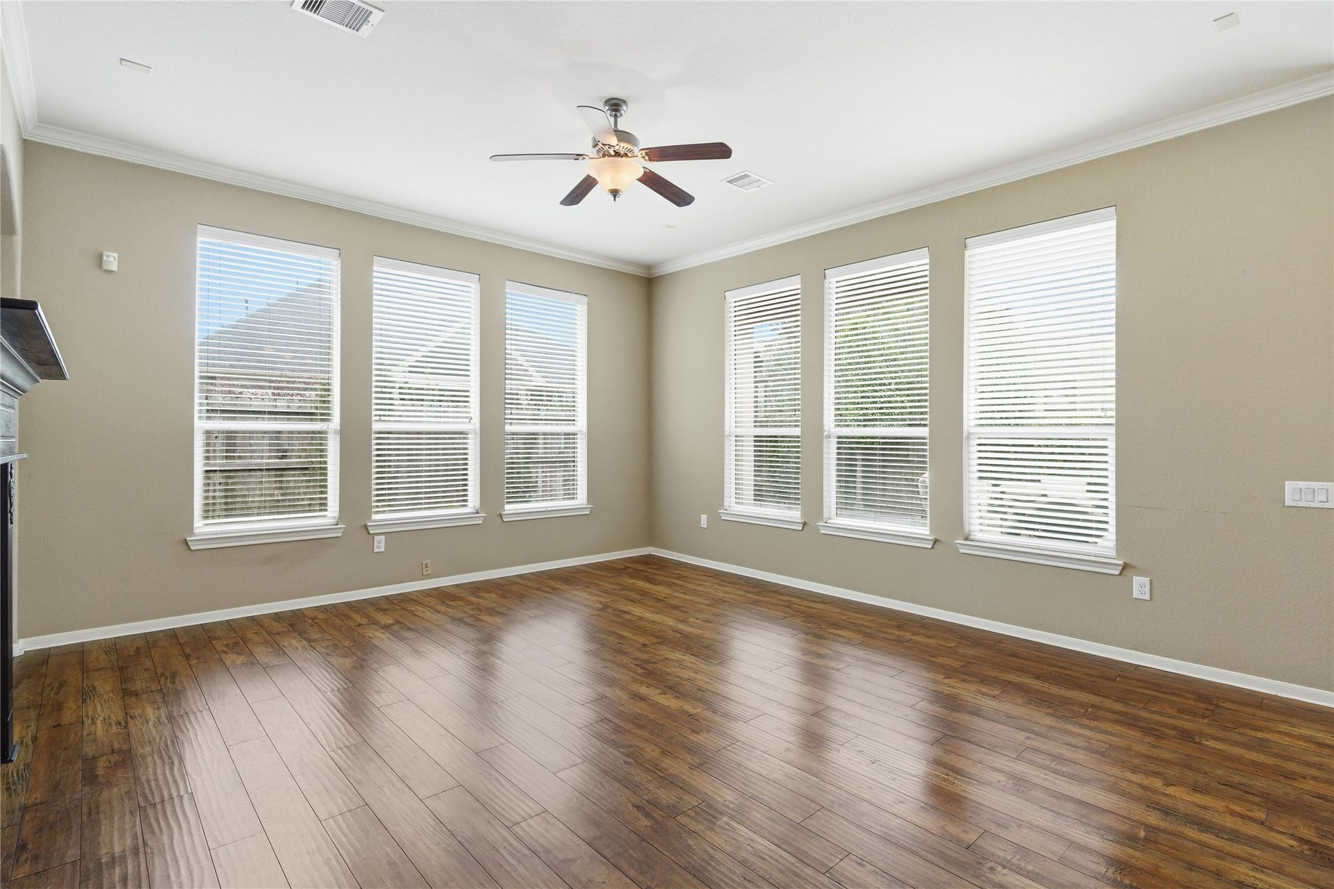 2419 S Venice Drive, Pearland, TX 77581 2419 S Venice Drive, Pearland, TX 77581