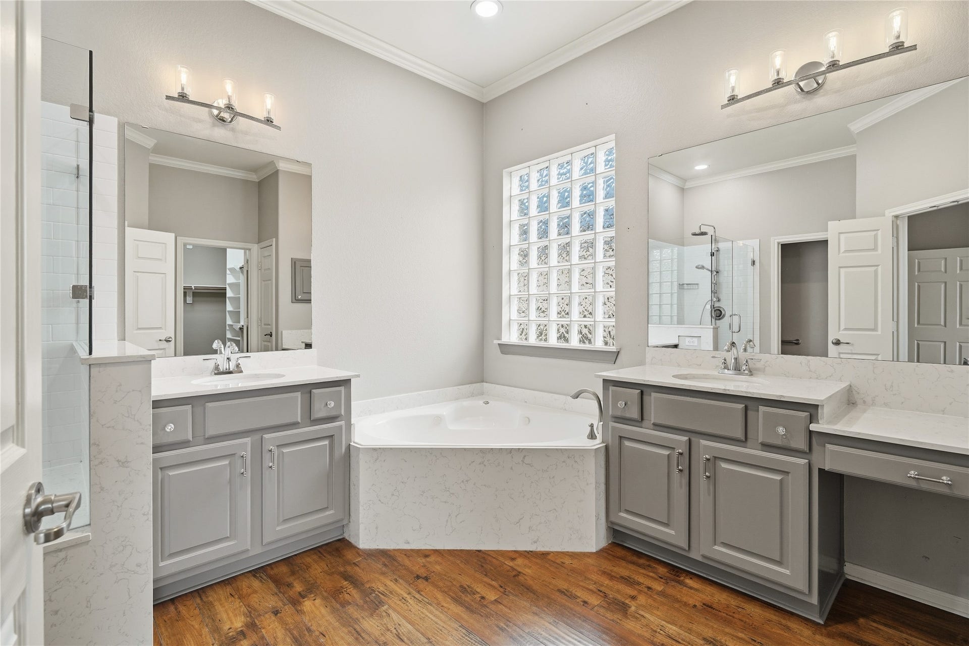 2419 S Venice Drive, Pearland, TX 77581 2419 S Venice Drive, Pearland, TX 77581