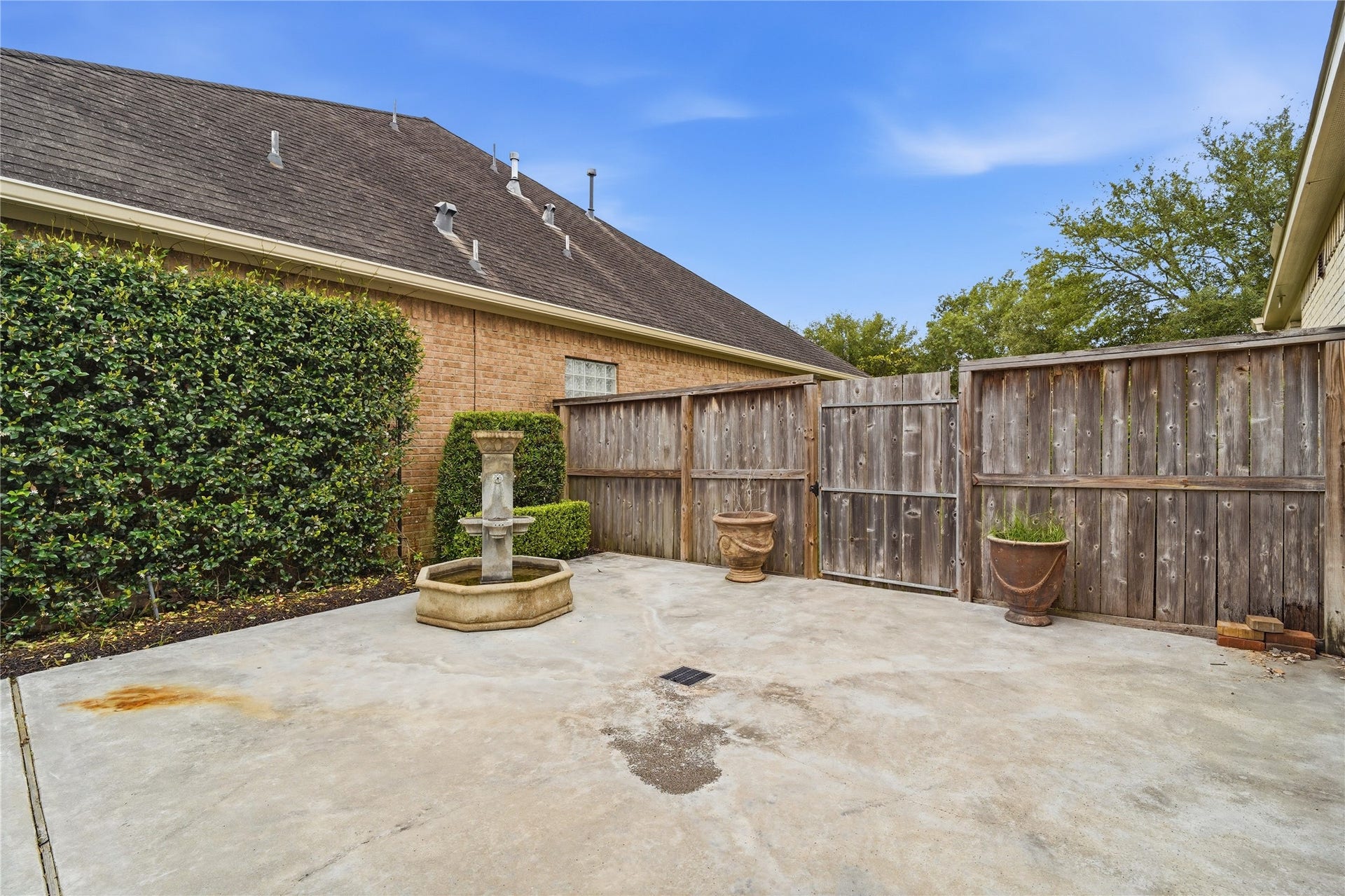 2419 S Venice Drive, Pearland, TX 77581 2419 S Venice Drive, Pearland, TX 77581