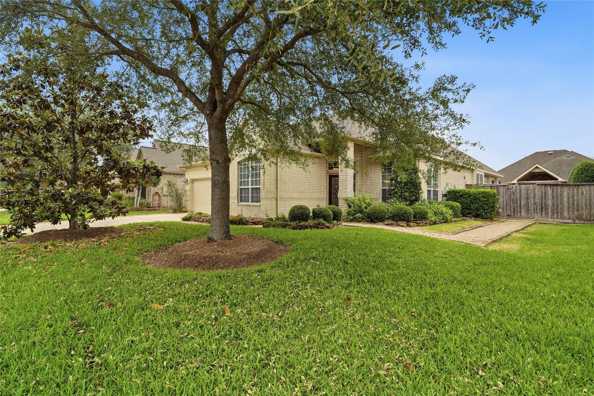 2419 S Venice Drive, Pearland, TX 77581 2419 S Venice Drive, Pearland, TX 77581