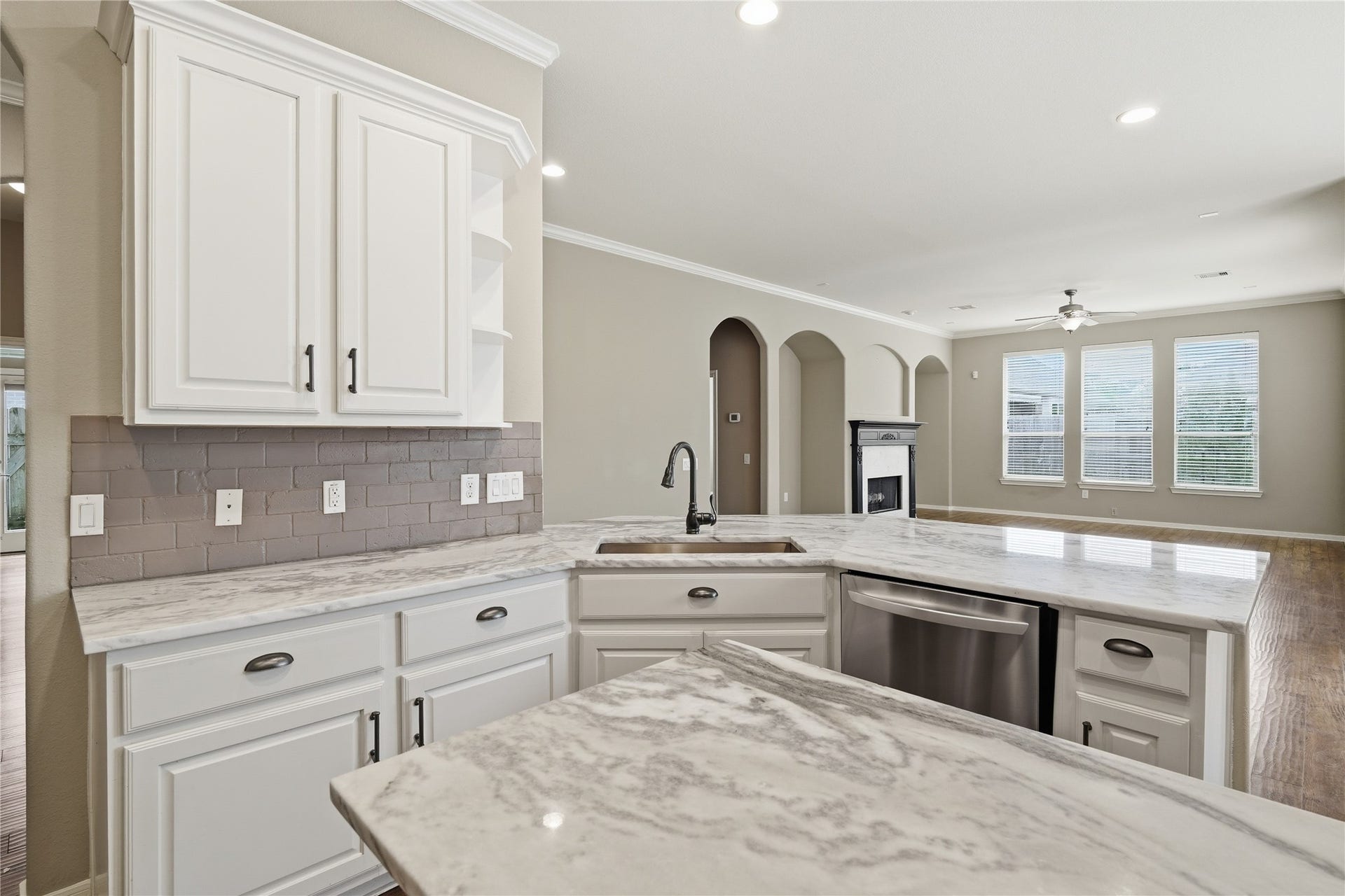 2419 S Venice Drive, Pearland, TX 77581 2419 S Venice Drive, Pearland, TX 77581