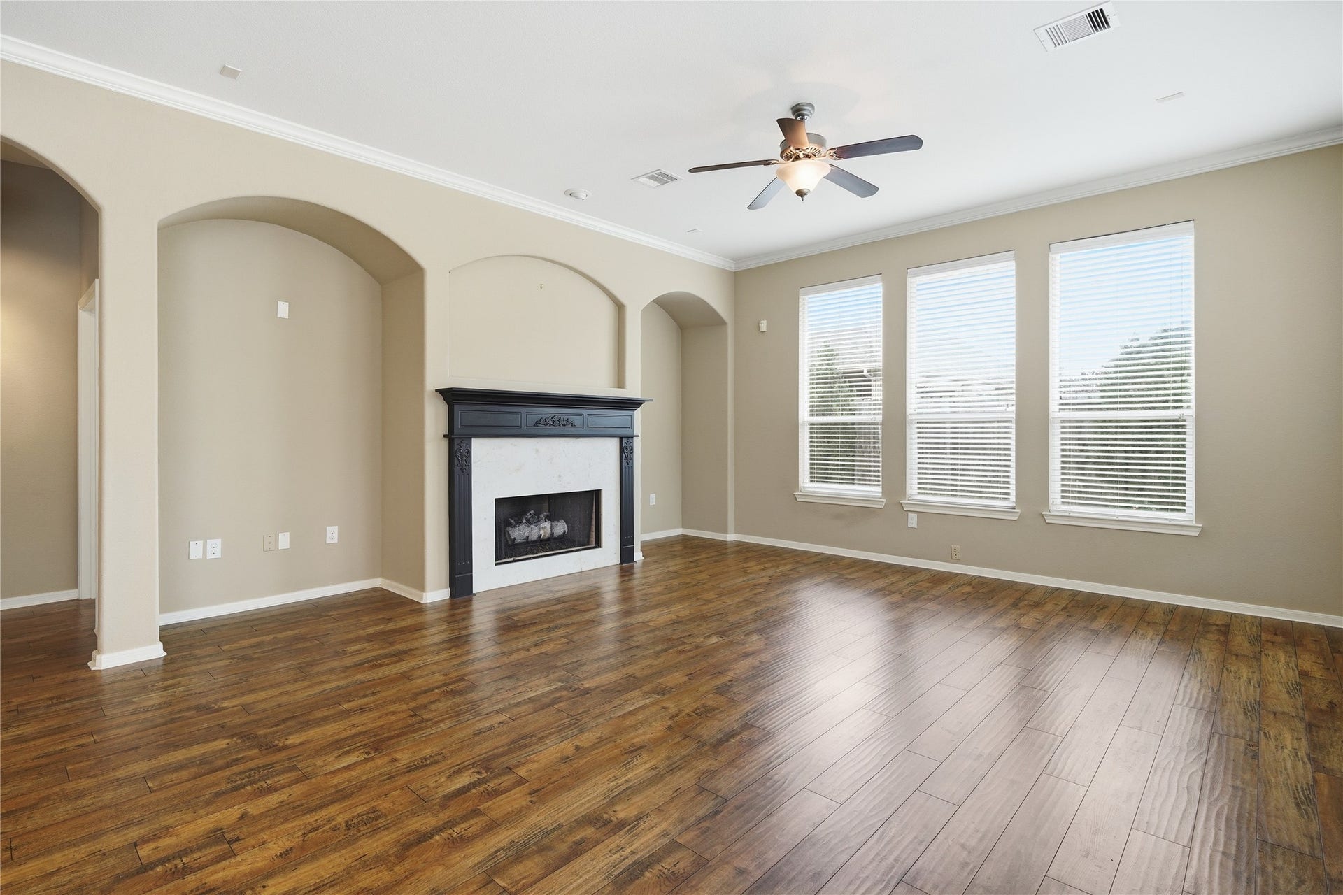 2419 S Venice Drive, Pearland, TX 77581 2419 S Venice Drive, Pearland, TX 77581
