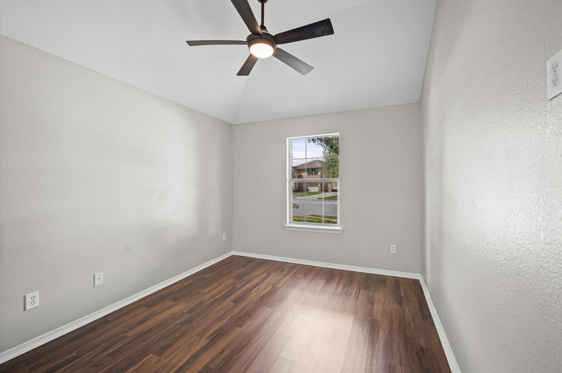 444 De Coster Boulevard, Alvin, TX 77511 444 De Coster Boulevard, Alvin, TX 77511