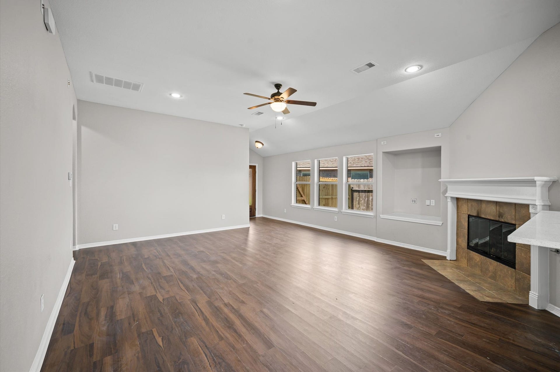 444 De Coster Boulevard, Alvin, TX 77511 444 De Coster Boulevard, Alvin, TX 77511