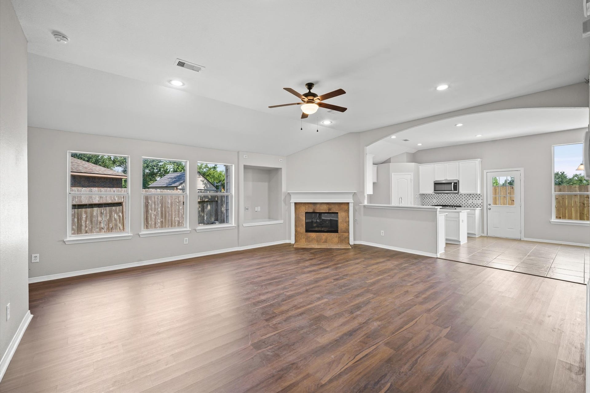 444 De Coster Boulevard, Alvin, TX 77511 444 De Coster Boulevard, Alvin, TX 77511