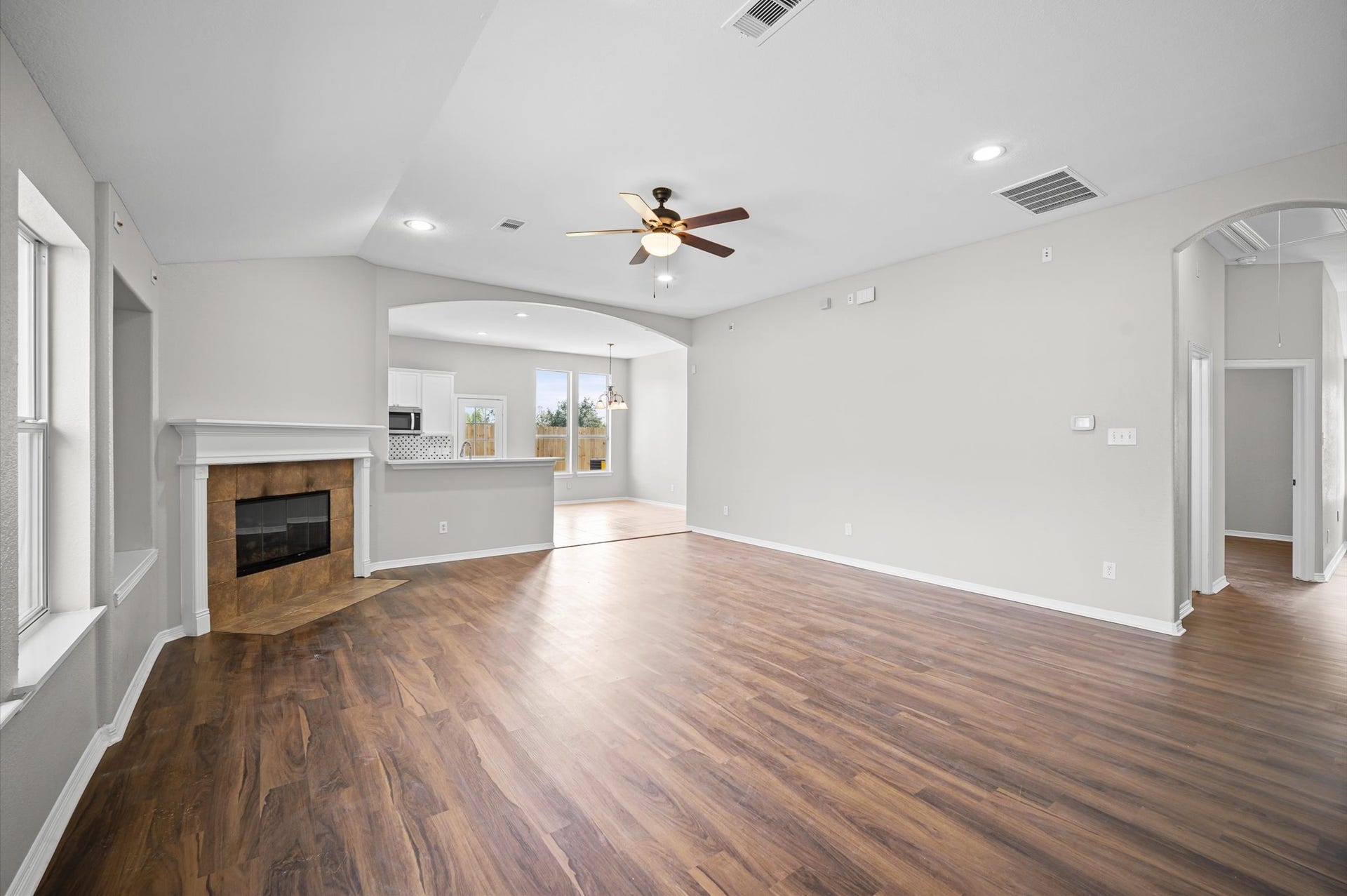 444 De Coster Boulevard, Alvin, TX 77511 444 De Coster Boulevard, Alvin, TX 77511