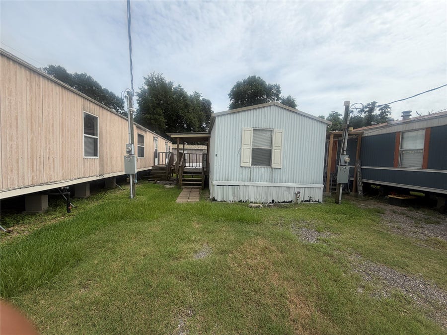 Property photo for 601 Clear Lake Road, #B, Highlands, TX