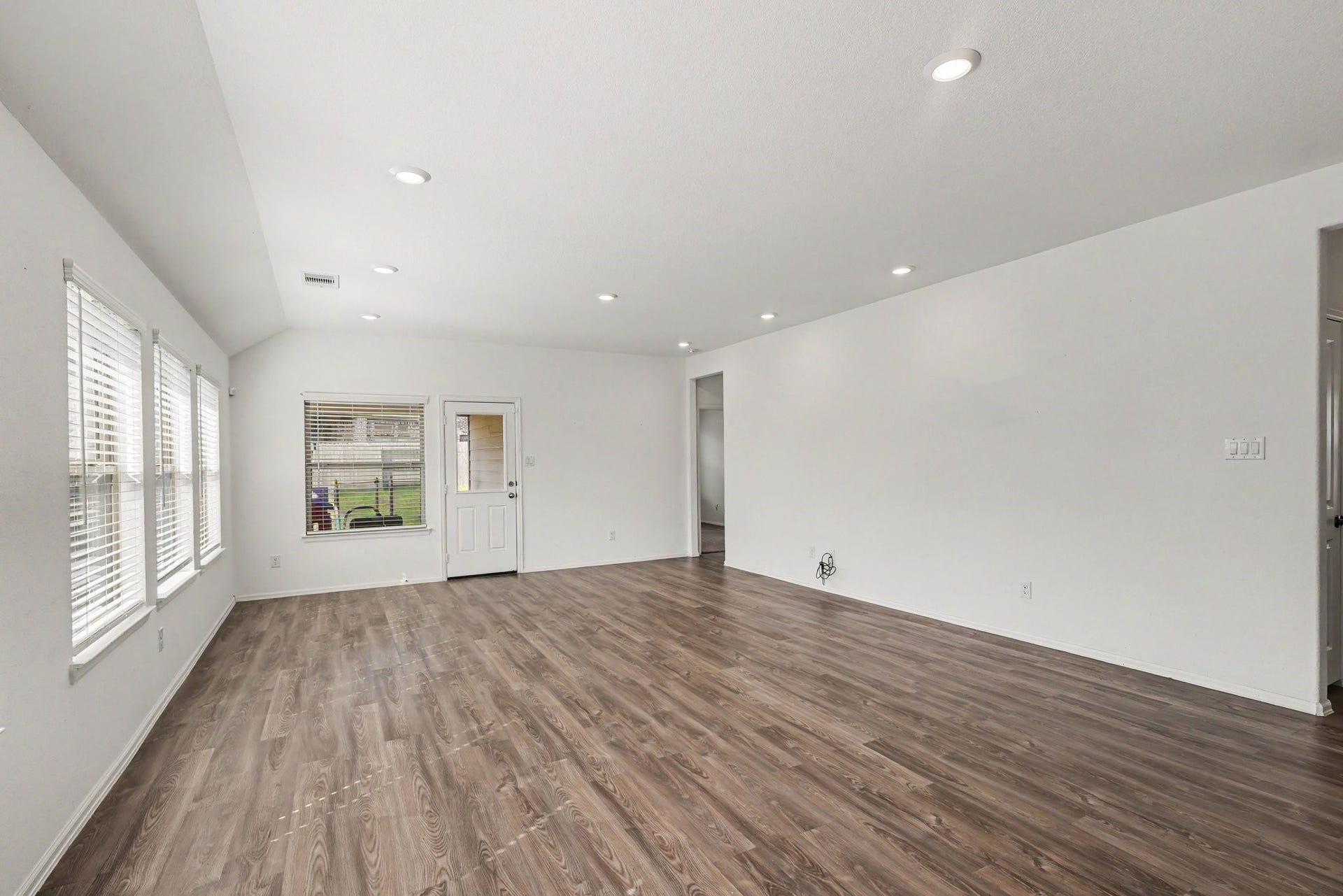 23720 Pagliano Court, New Caney, TX 77357 Living Room