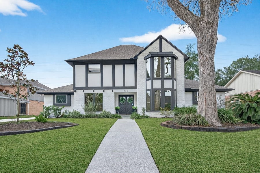Property photo for 707 Montclair Boulevard, Sugar Land, TX