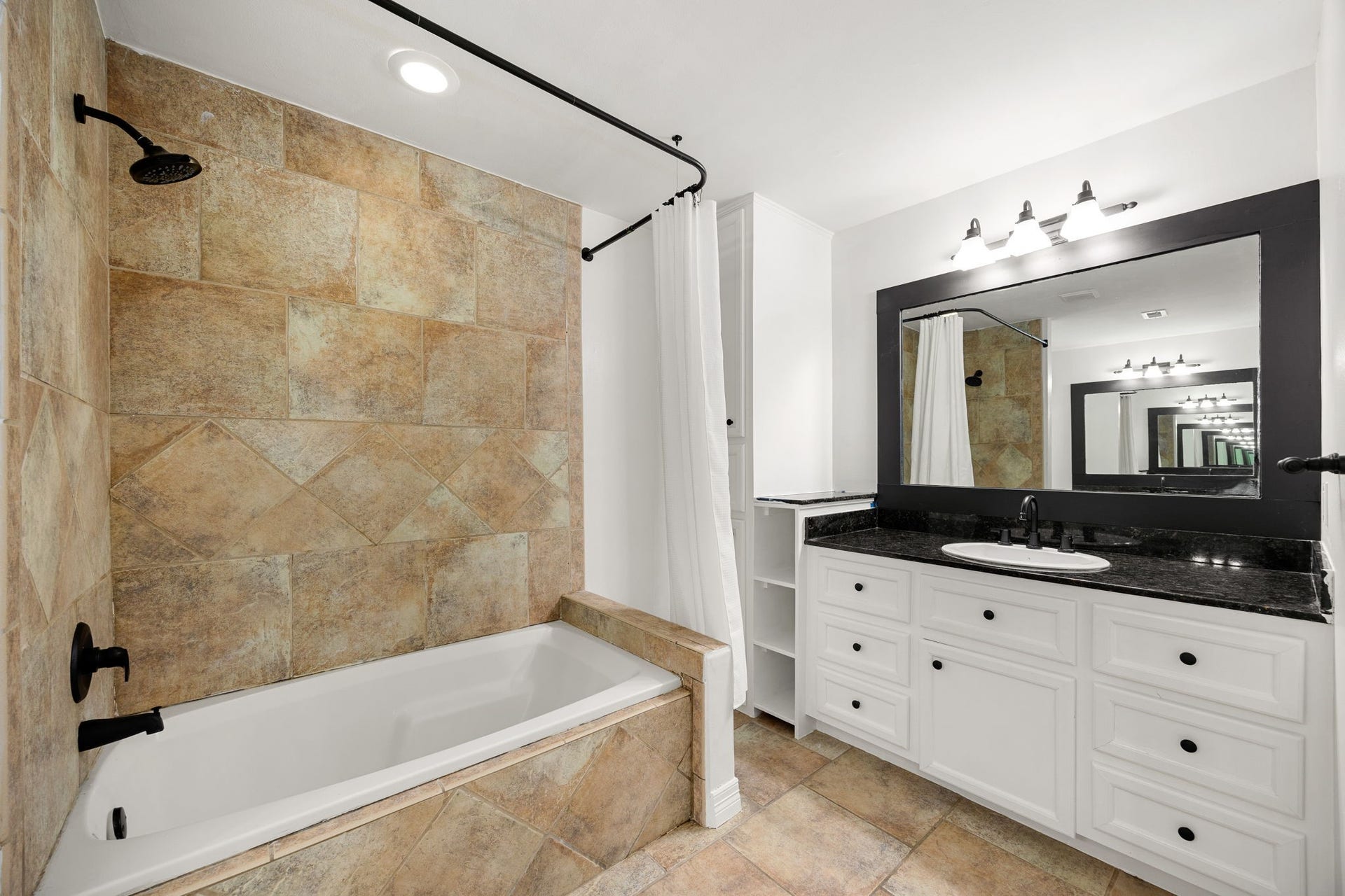 6203 Rutherglenn Drive, Houston, TX 77096 6203 Rutherglenn Drive, Houston, TX 77096