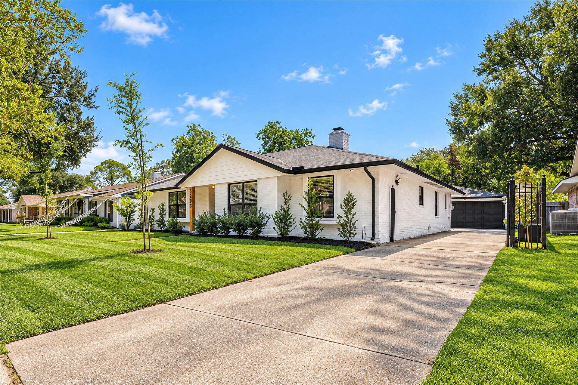 6203 Rutherglenn Drive, Houston, TX 77096 6203 Rutherglenn Drive, Houston, TX 77096
