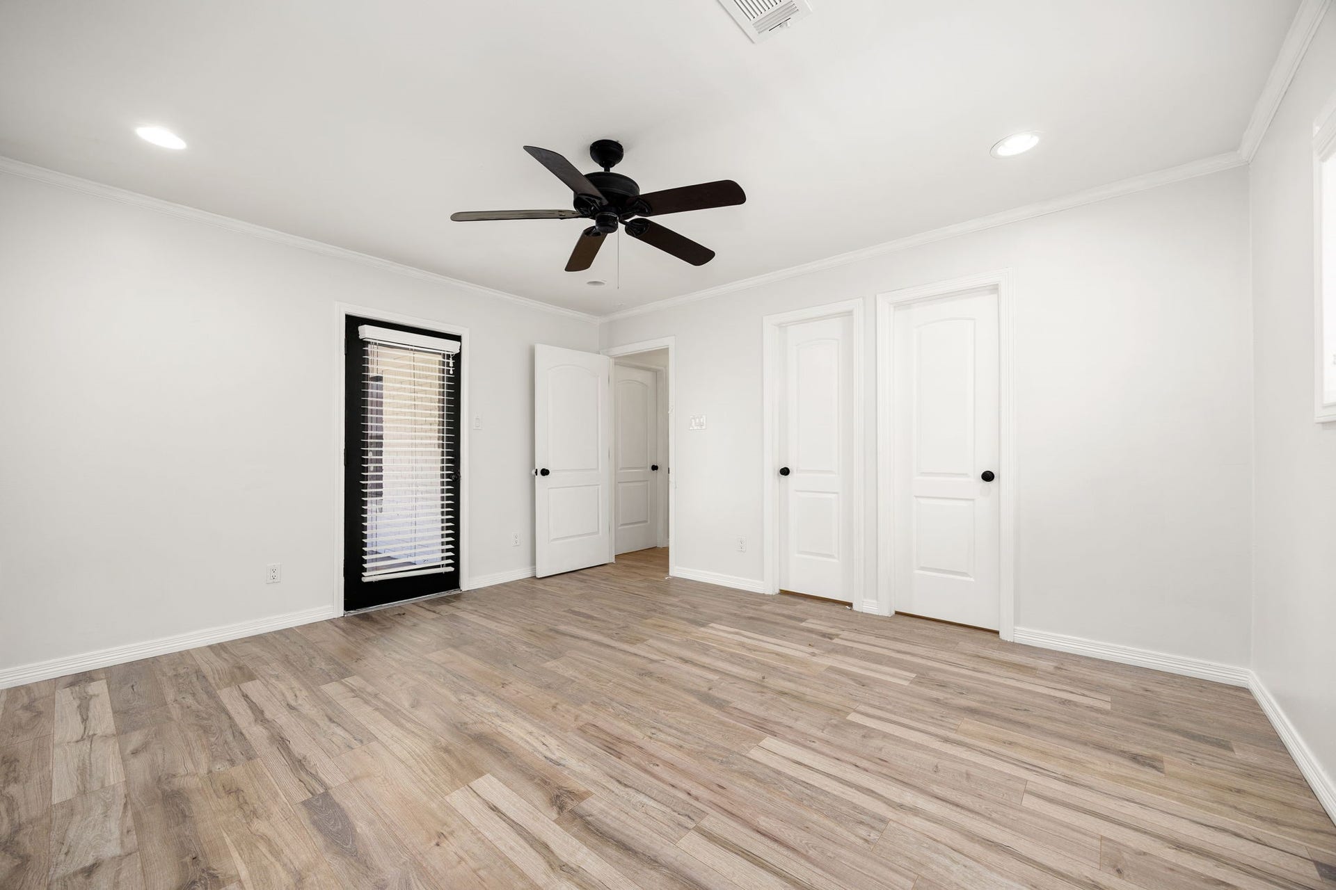 6203 Rutherglenn Drive, Houston, TX 77096 6203 Rutherglenn Drive, Houston, TX 77096