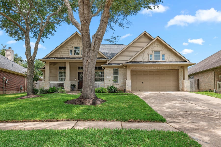 Property photo for 9111 Stoneleigh Drive, Sugar Land, TX