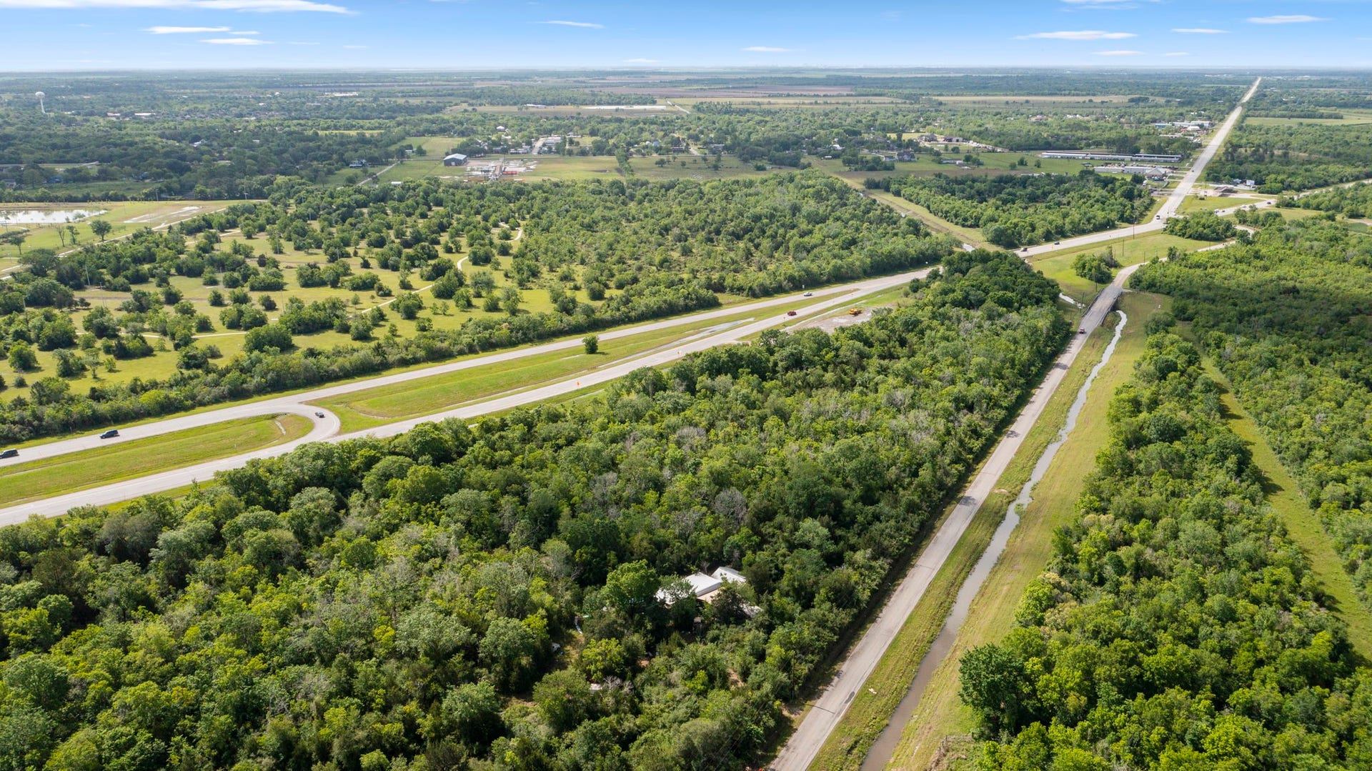 002 Johnston Street, Alvin, TX 77511