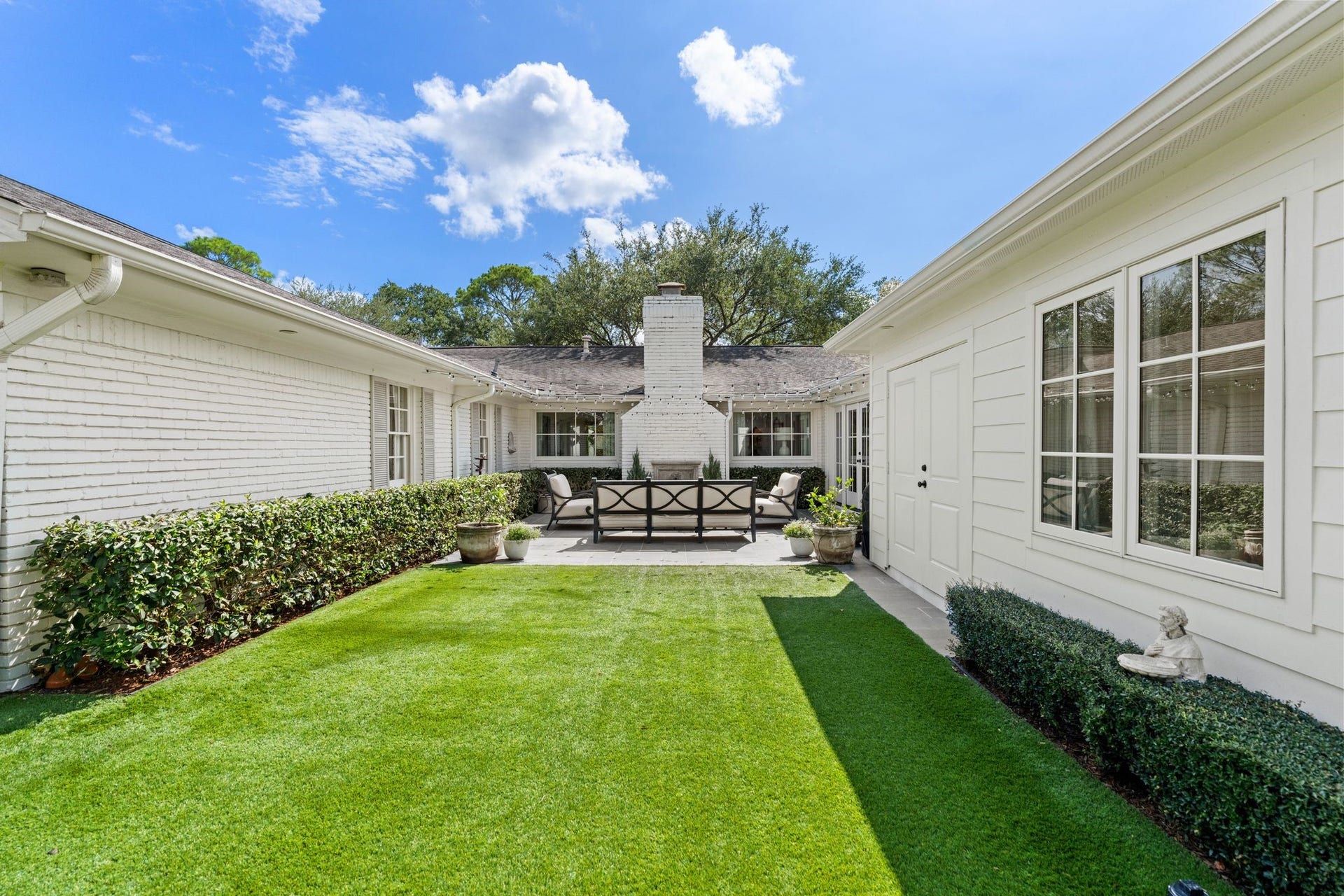 6248 Burgoyne Road, Houston, TX 77057 6248 Burgoyne Road, Houston, TX 77057