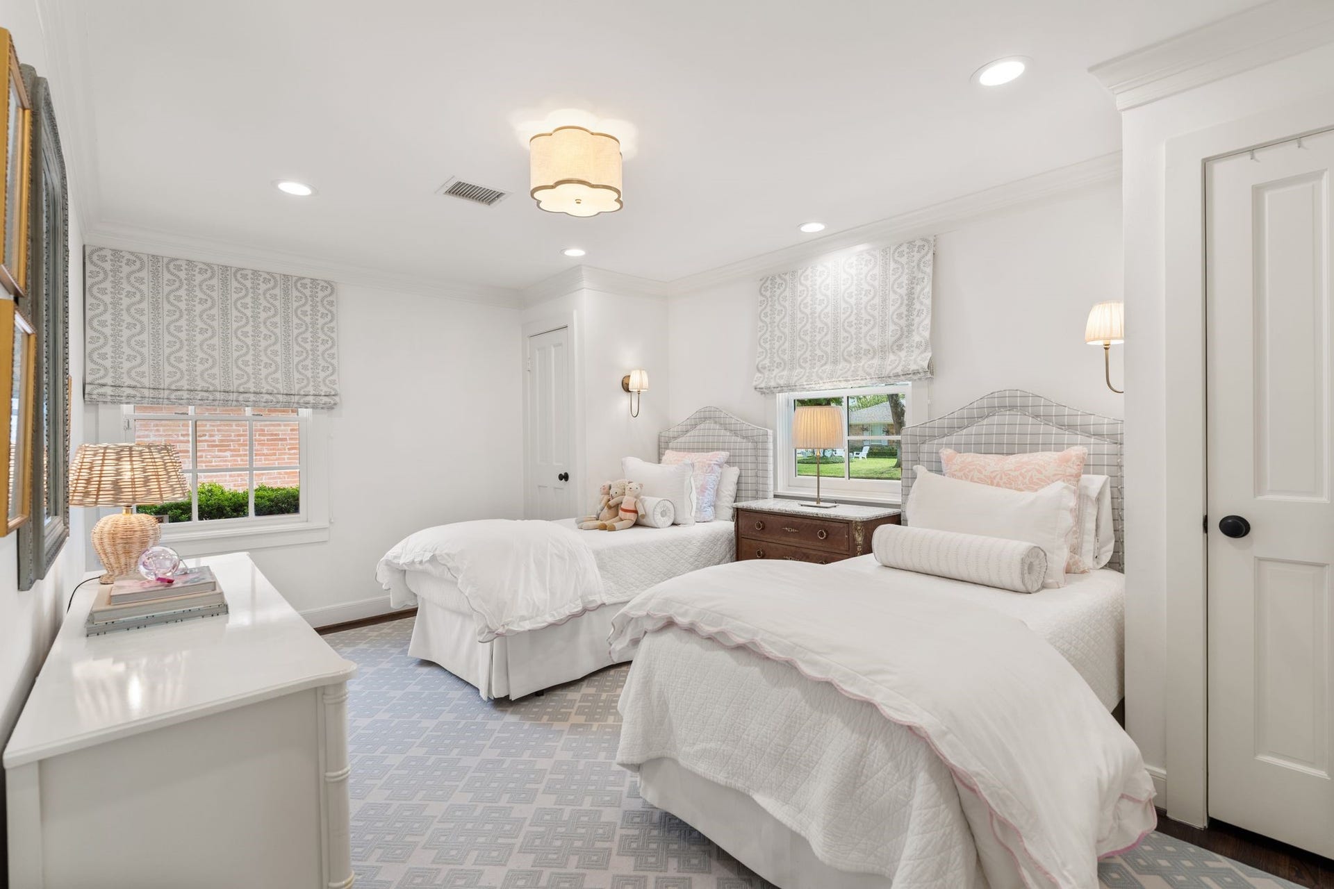 6248 Burgoyne Road, Houston, TX 77057 6248 Burgoyne Road, Houston, TX 77057
