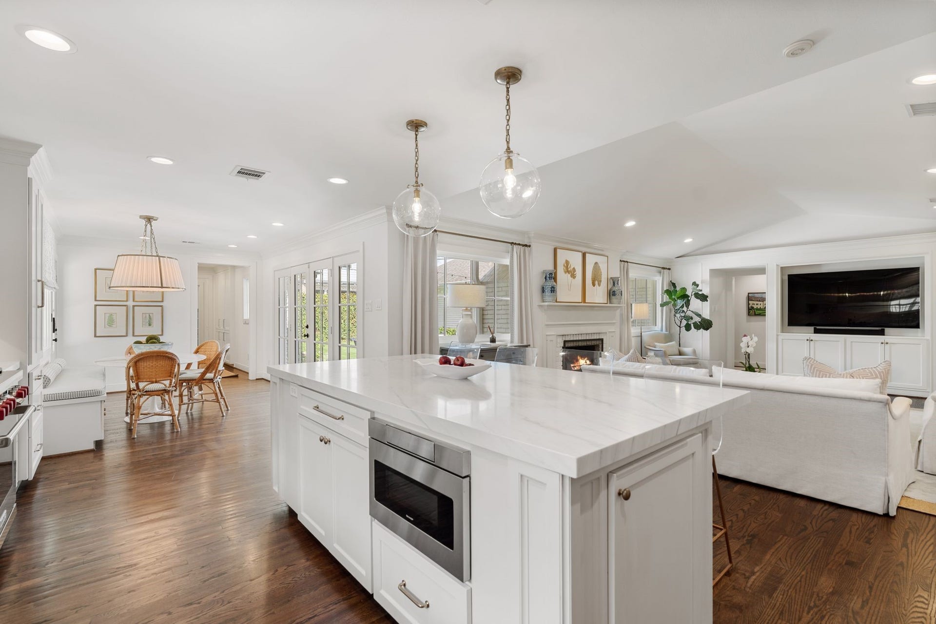 6248 Burgoyne Road, Houston, TX 77057 6248 Burgoyne Road, Houston, TX 77057