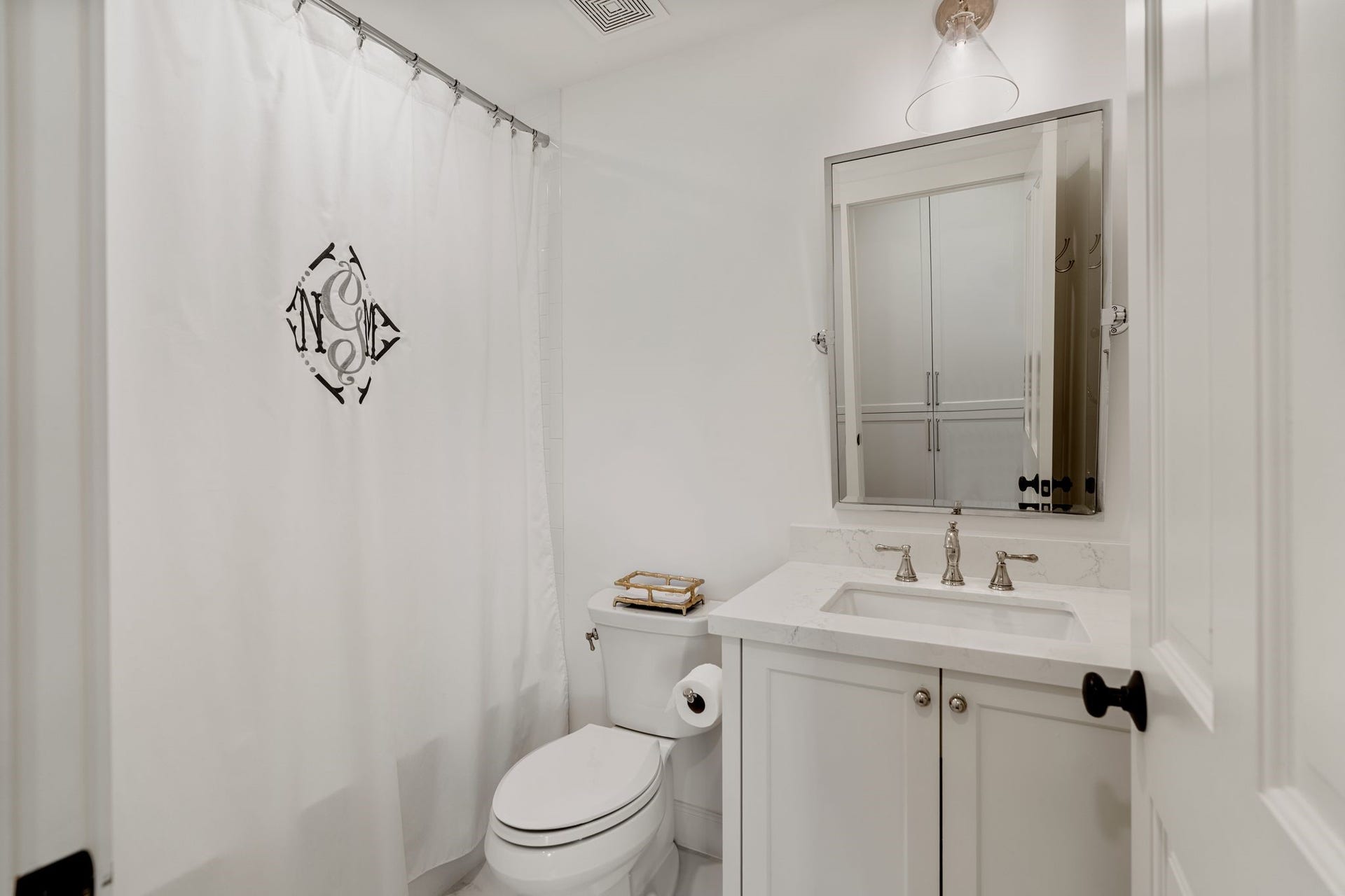 6248 Burgoyne Road, Houston, TX 77057 6248 Burgoyne Road, Houston, TX 77057