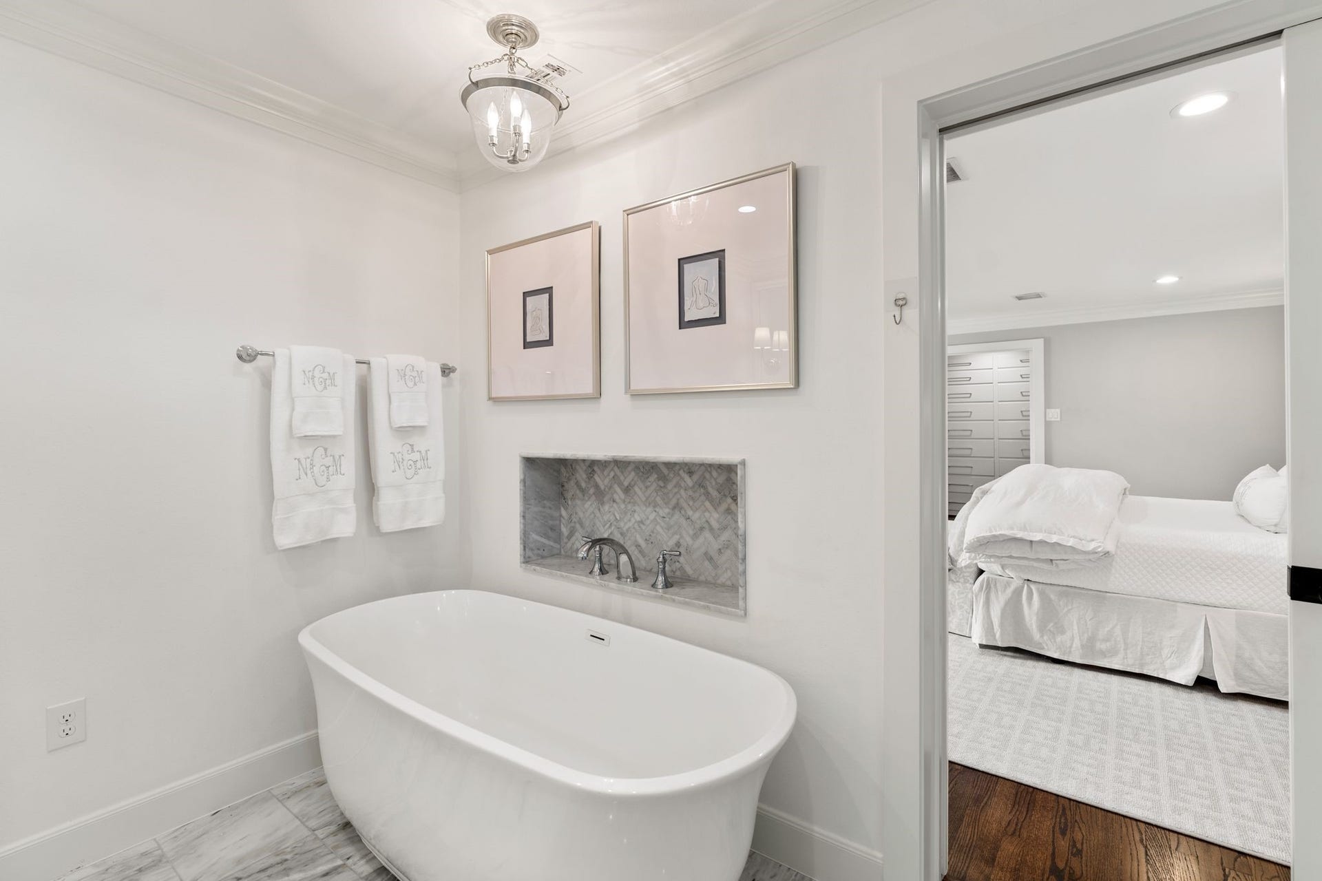 6248 Burgoyne Road, Houston, TX 77057 6248 Burgoyne Road, Houston, TX 77057