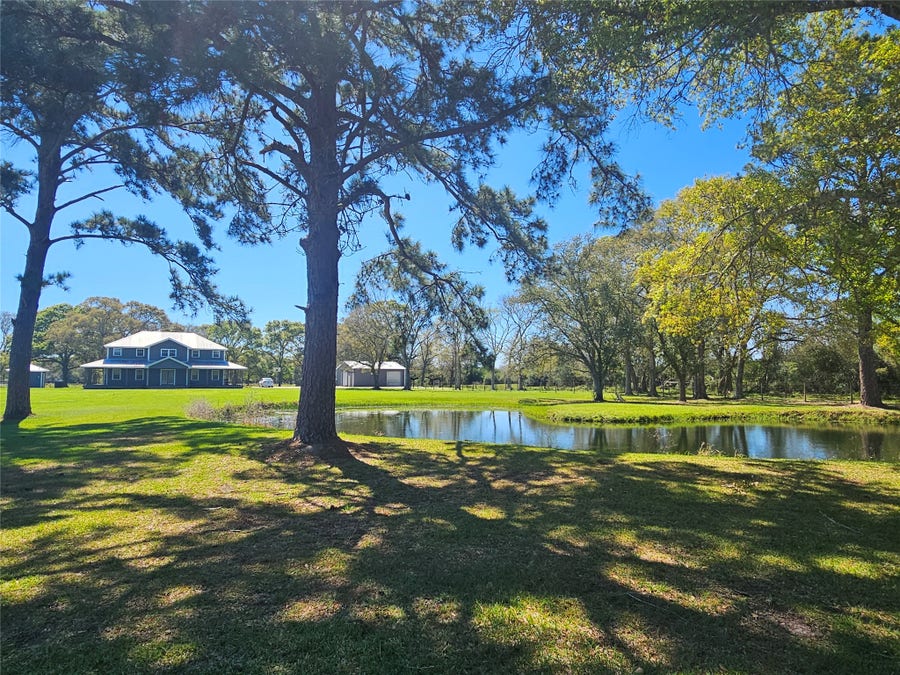 Property photo for 5100 Warpath Street, Alvin, TX