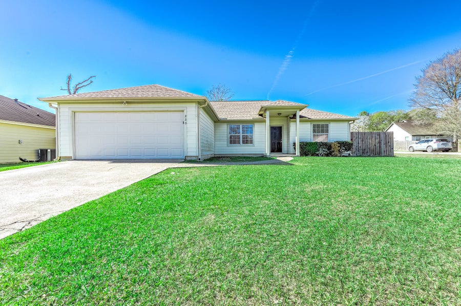 Property photo for 220 Kellyn Court, Conroe, TX
