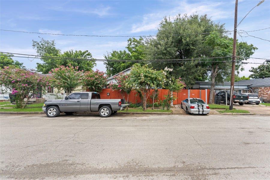 Property photo for 1507 Luzon Street, Houston, TX