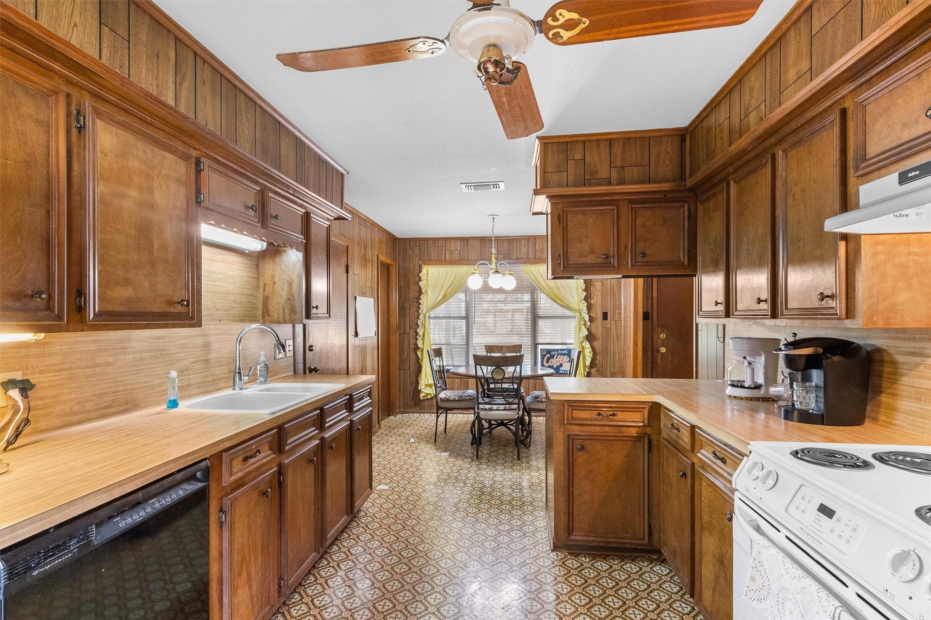 204 Gerald Street, Willis, TX 77378 204 Gerald Street, Willis, TX 77378