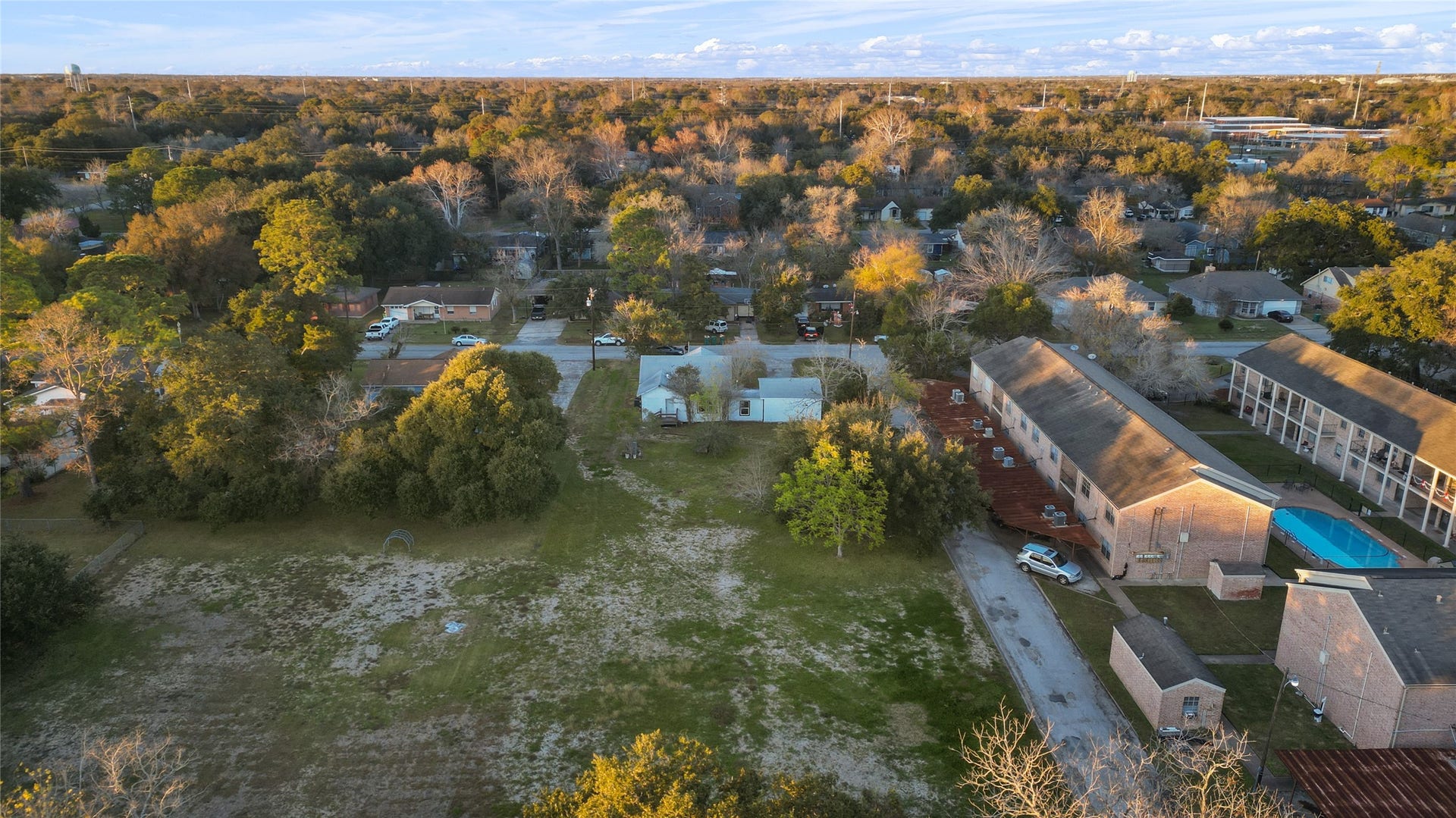 2027 Scott Street, La Marque, TX 77568 2027 Scott Street, La Marque, TX 77568