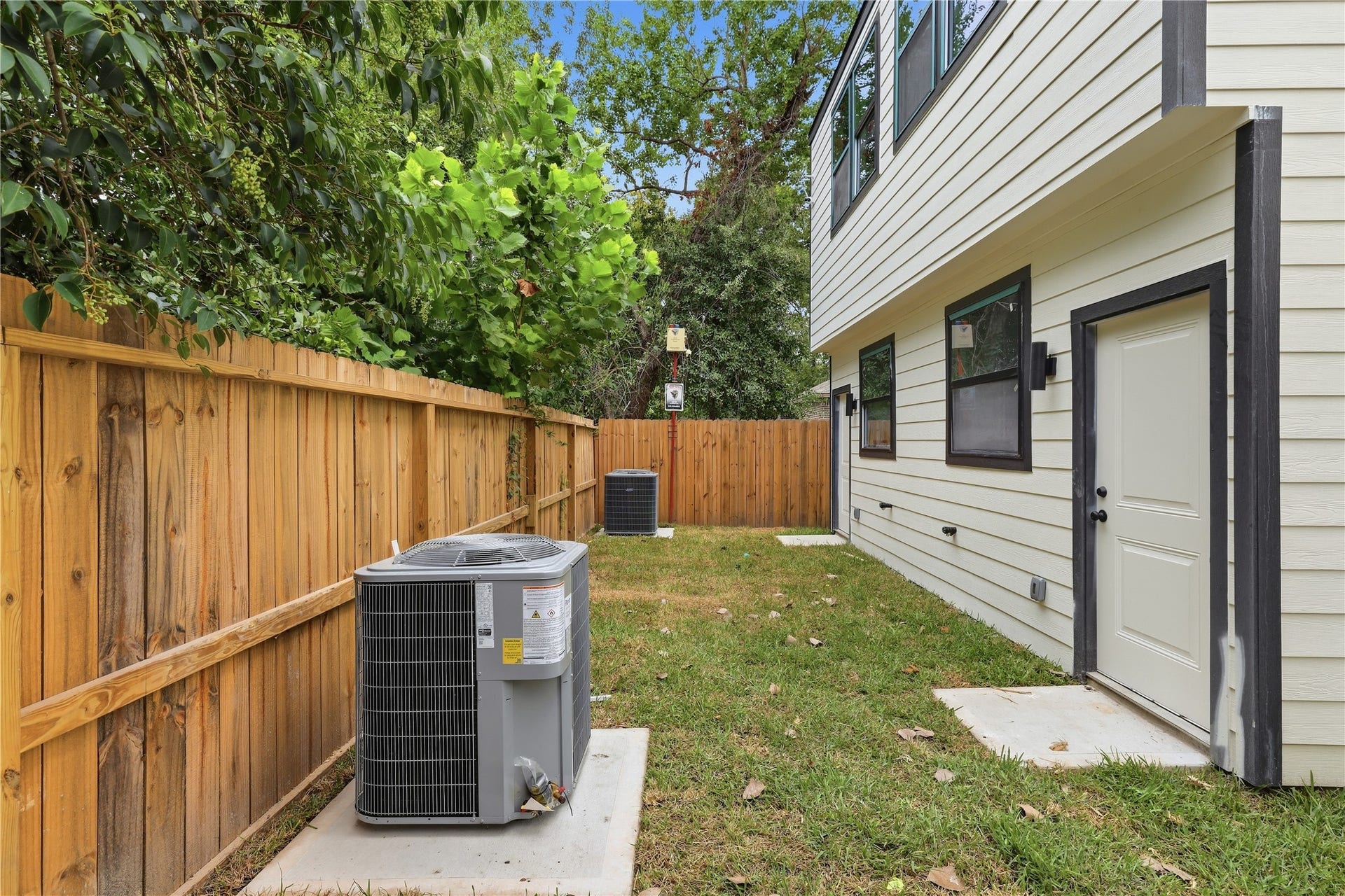 6519 A&B Tuskegee Street, Houston, TX 77091 6519 A&B Tuskegee Street, Houston, TX 77091