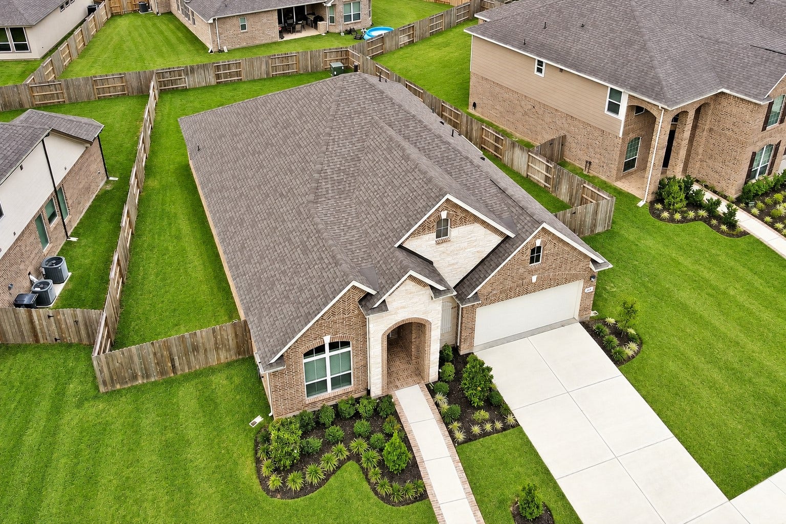 4314 Shaded Arbor Way, Sugar Land, TX 77479 Make that call today! Plenty space from the other homes! Notice that Long Driveway for all your Parking needs!