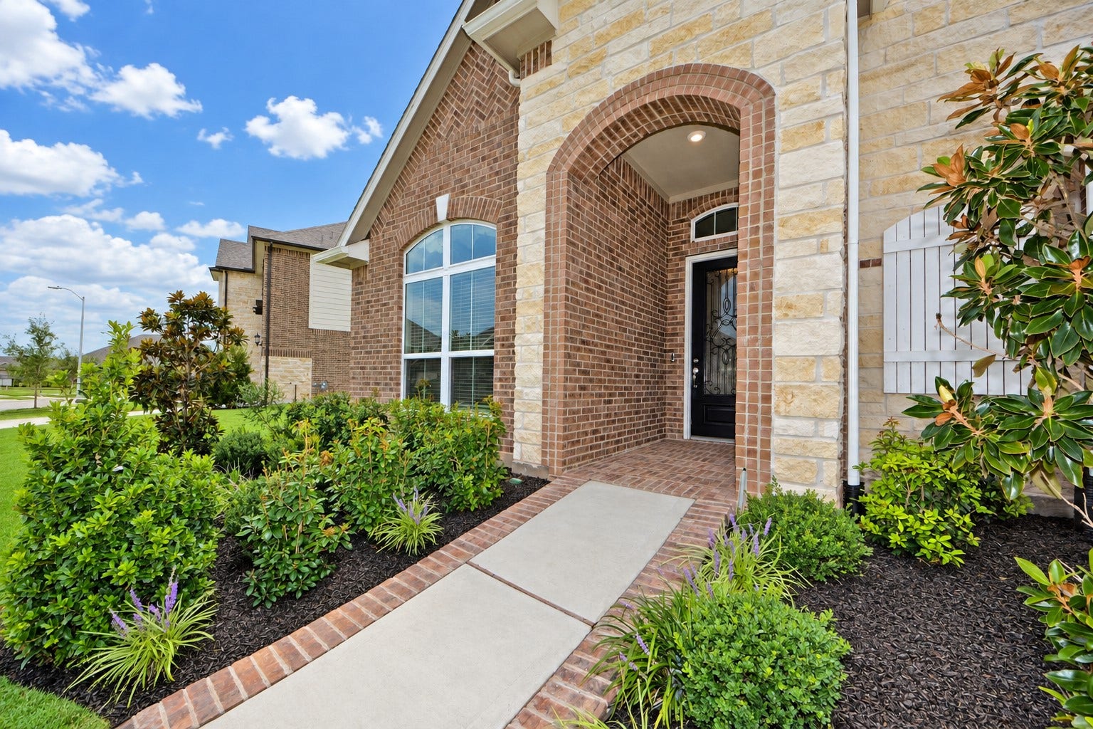 4314 Shaded Arbor Way, Sugar Land, TX 77479 This beautiful northeast-facing, one-story home sits proudly on a spacious CUL-DE-SAC LOT, directly across the street from a wonderful neighborhood park! Step through the stunning custom front door into a grand entry that welcomes you with warmth and elegance! Enjoy a fabulous Sugar Land location zoned to highly sought-after Fort Bend ISD schools, including Commonwealth Elementary, Fort Settlement Middle School, and Clements High School!