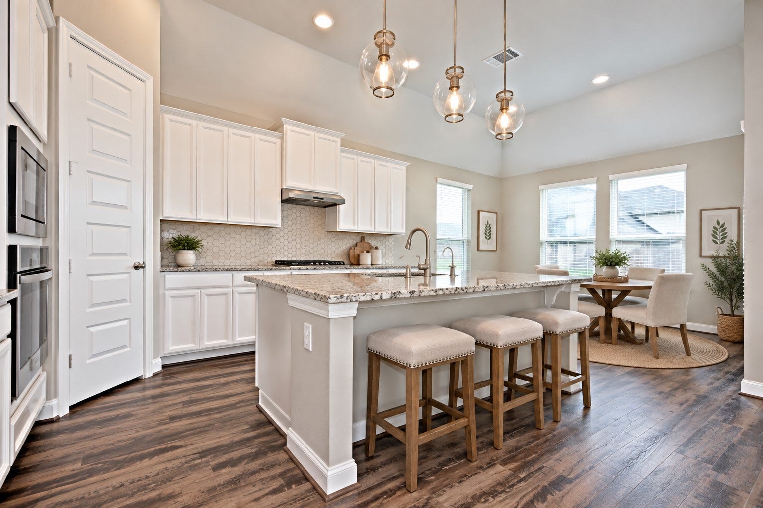 4314 Shaded Arbor Way, Sugar Land, TX 77479 Wonderful Large Eat In Working Station Island with Gorgeous Upgraded Granite Counters! Amazing Upgraded Light Package throughout!