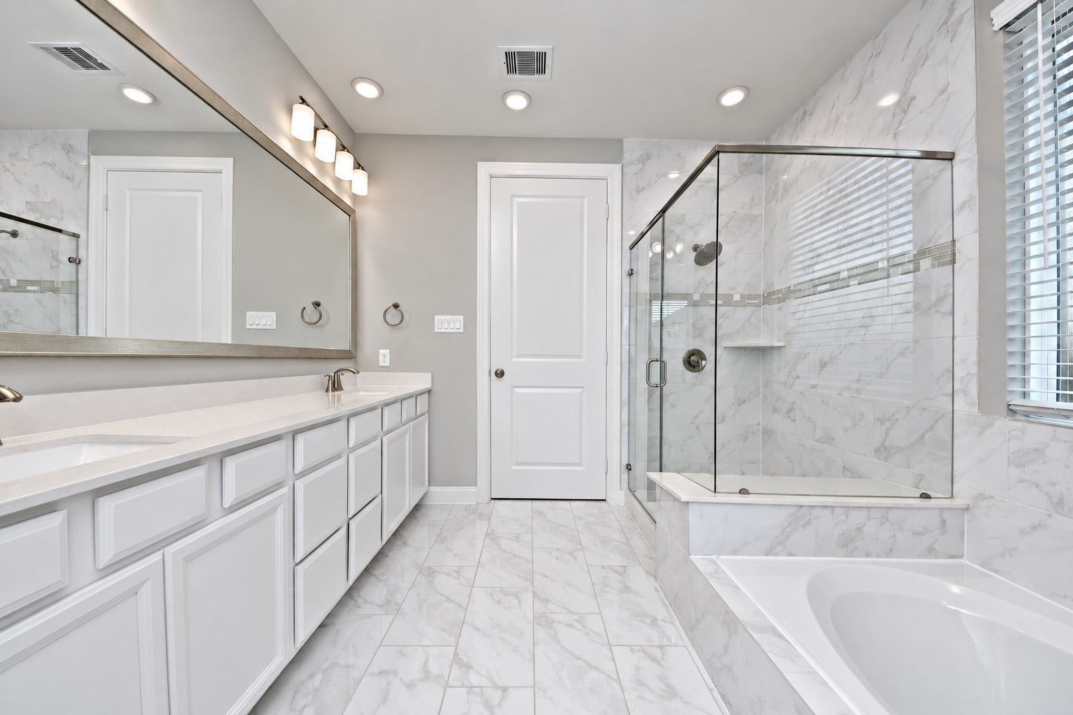4314 Shaded Arbor Way, Sugar Land, TX 77479 This Primary Suite Bathroom has it all! Huge Seamless Shower with Upgraded Tile and Splash of Custom Insert for that amazing statement! Walk In Shower has huge Sitting Bench for those Shower People to enjoy that Large Shower to start that day!
