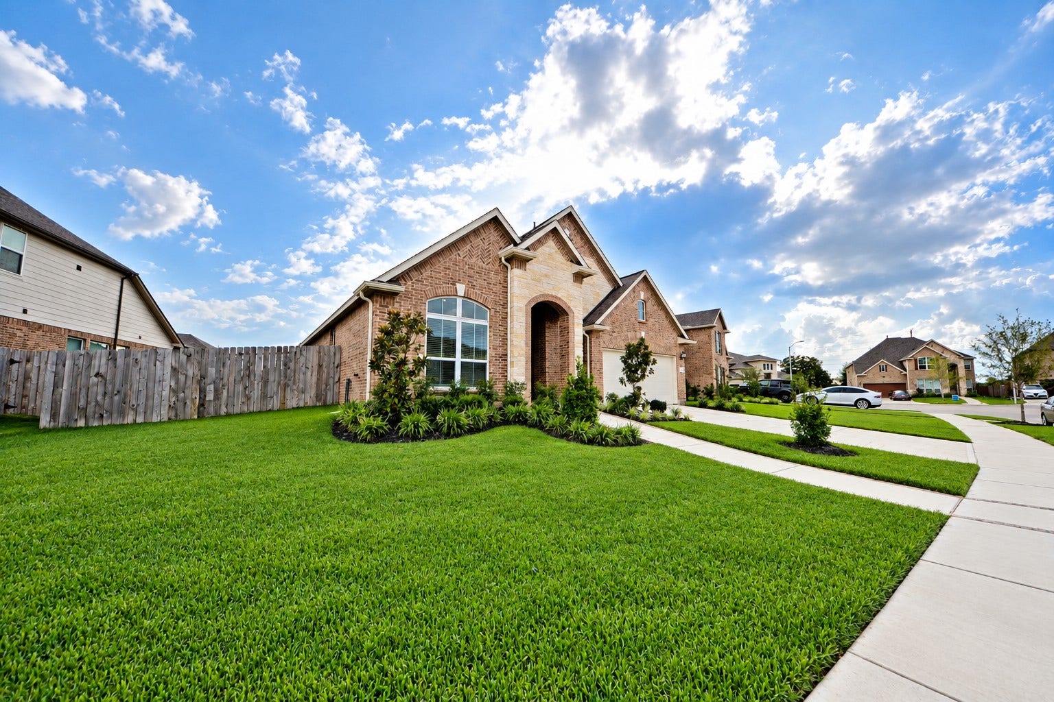 4314 Shaded Arbor Way, Sugar Land, TX 77479 What a fabulous place to call home! Enjoy the convenience of an extra-spacious driveway offering plenty of parking for family and visiting guests! A wonderful full sprinkler system in both the front and backyard makes maintaining your beautiful lawn a breeze! Nestled on a huge cul-de-sac lot in a fantastic Sugar Land location, this stunning home offers incredible curb appeal, access to outstanding Fort Bend ISD schools, and so much more!